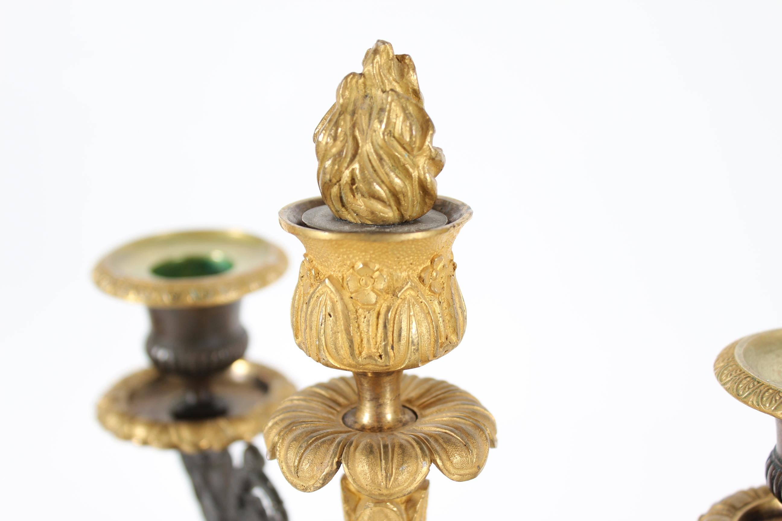 Coppia di candelabri antichi alti dell'Impero danese in metallo dorato + bronzo del 19° secolo in vendita 2
