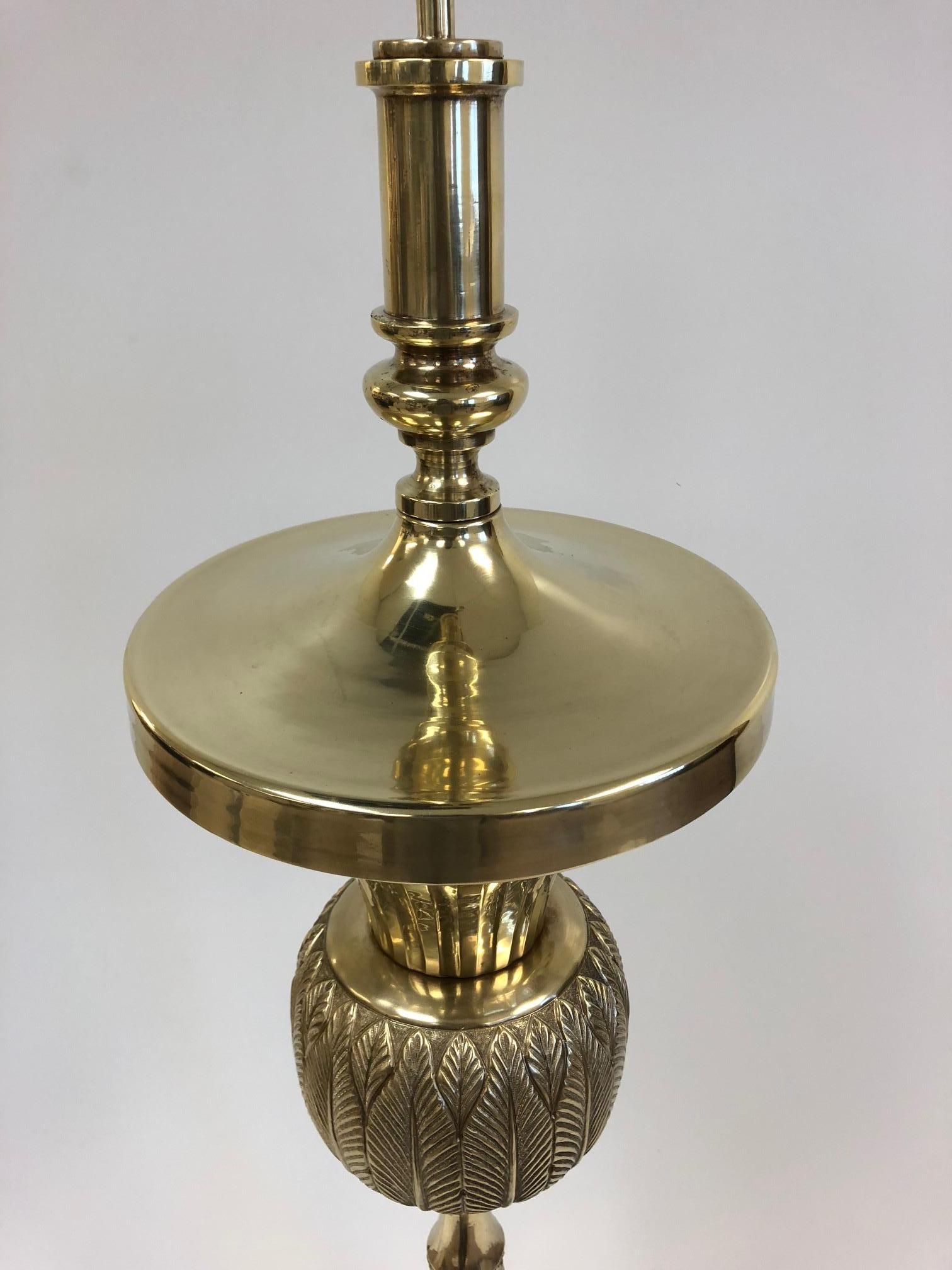 XIXe siècle Paire de grands lampadaires français en bronze ancien en vente