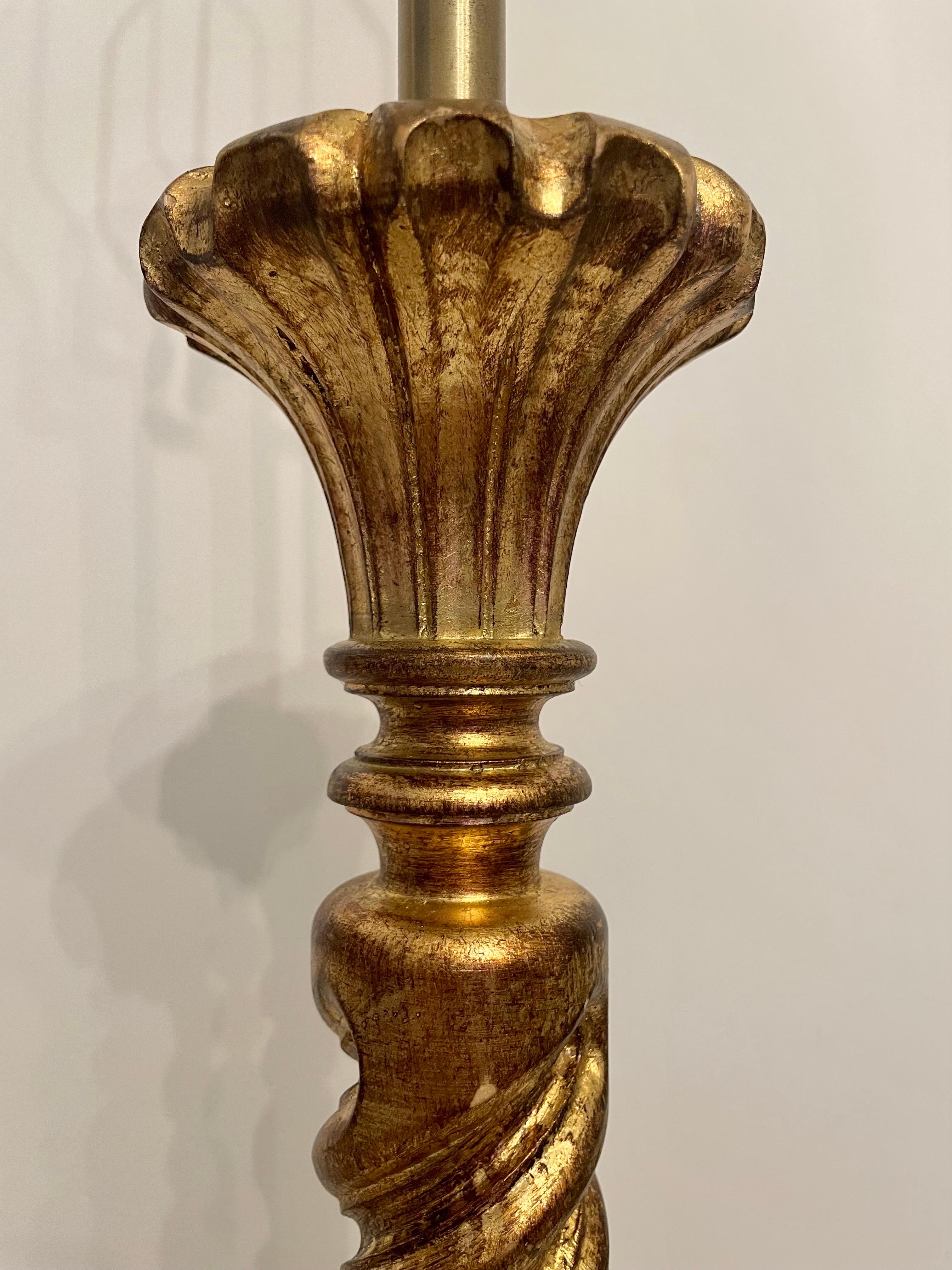 Paire de grandes lampes italiennes en bois doré Bon état - En vente à New York, NY