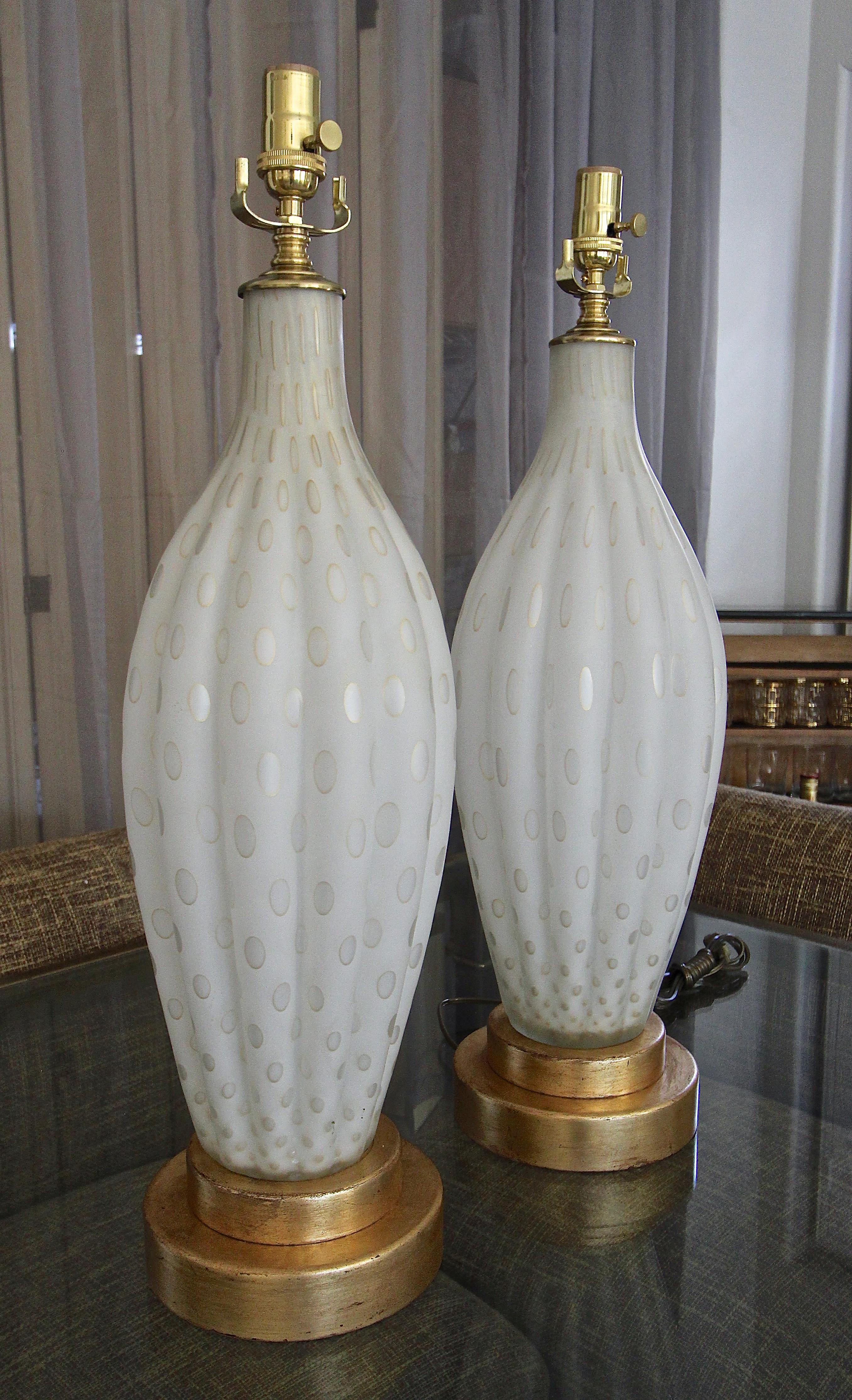 Pair of Tall Murano Satin White & Gold Controlled Bubble Table Lamps In Good Condition In Palm Springs, CA