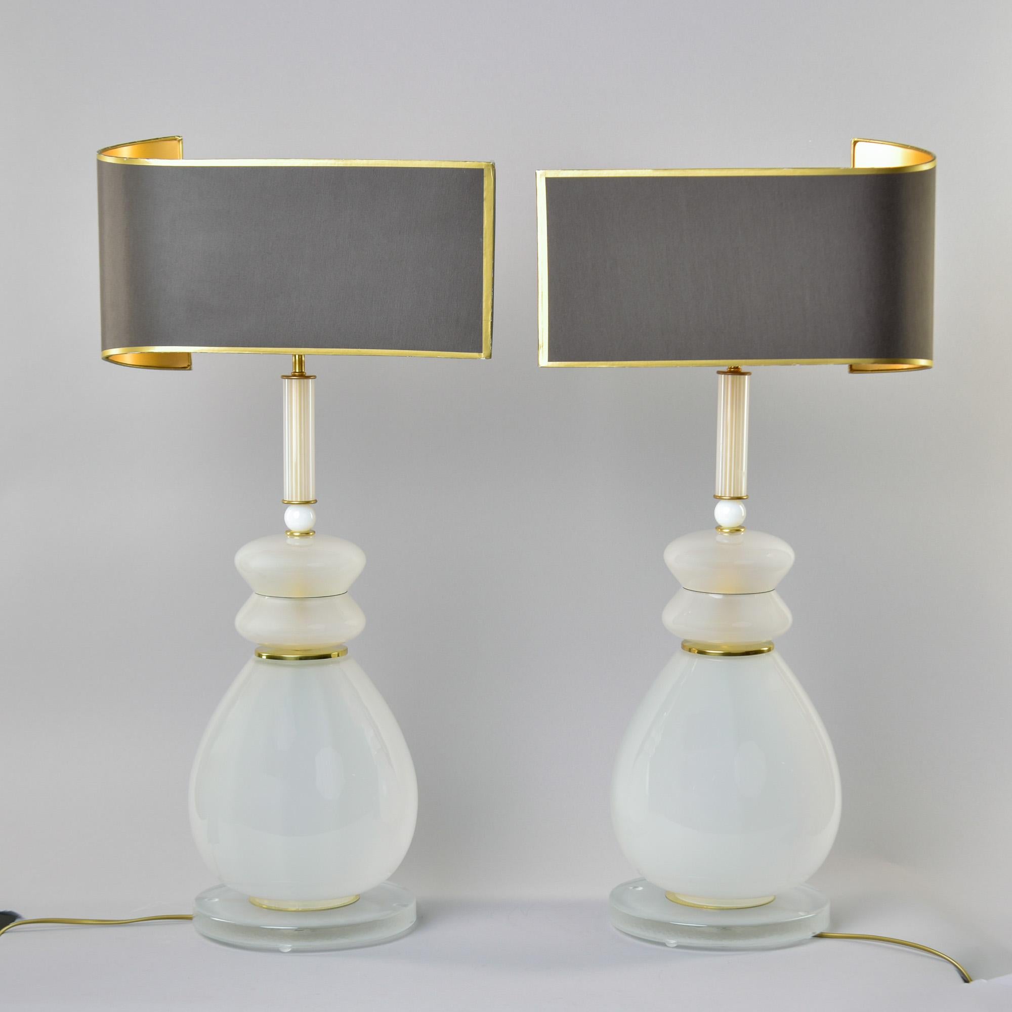 Pareja de Lámparas Altas Nuevas de Cristal de Murano Blanco Semiopaco Siglo XXI y contemporáneo en venta