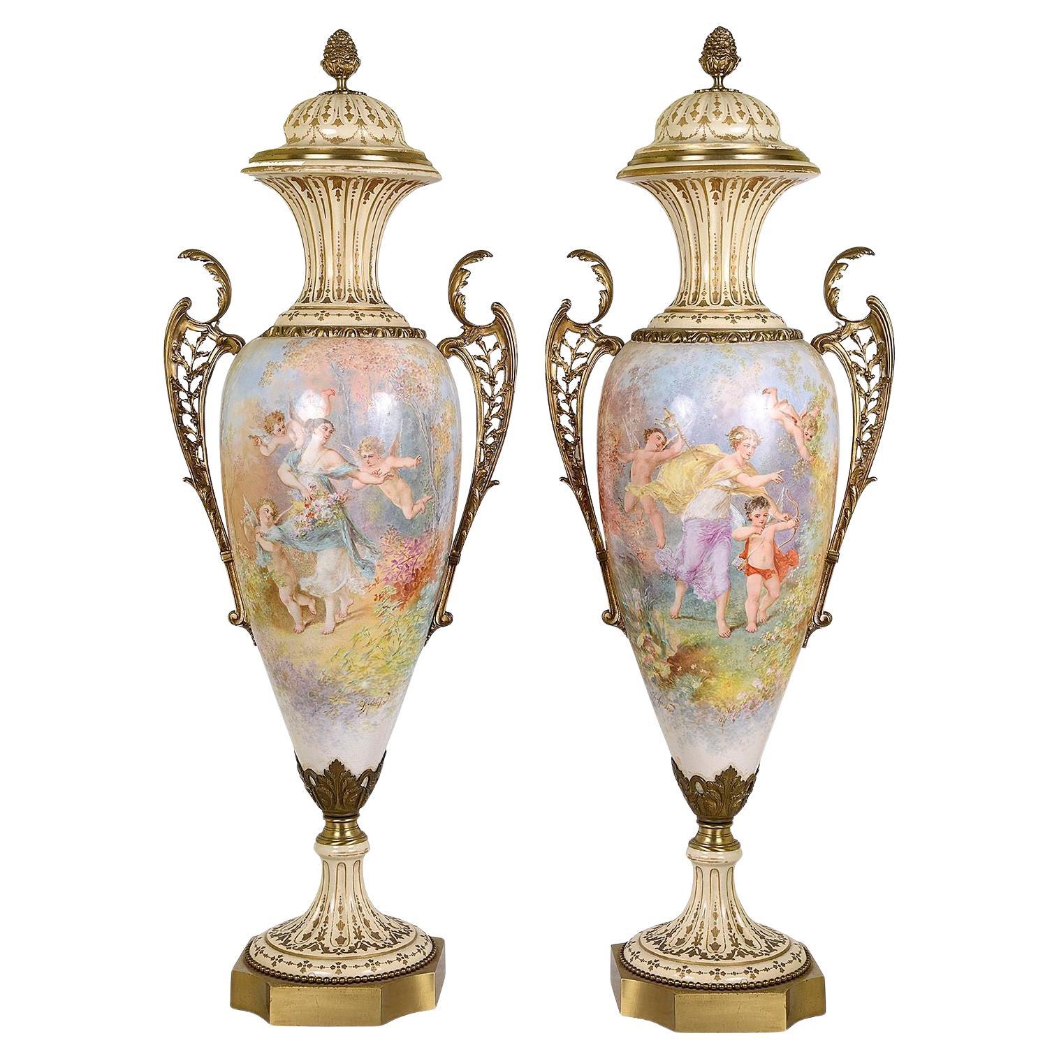 Coppia di vasi alti con coperchio in stile Sèvres, circa 1890. 102 cm di altezza