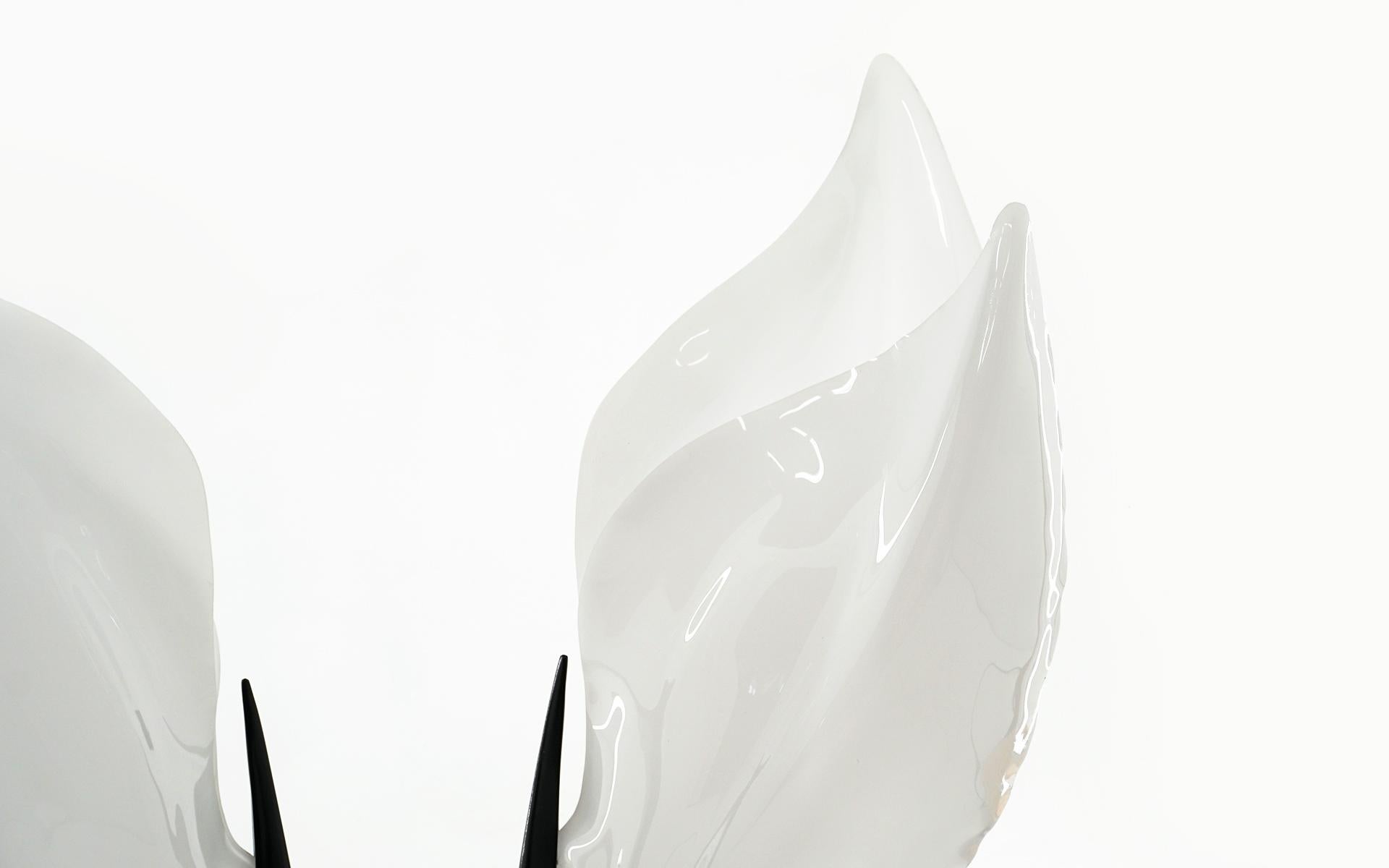 Acrylique Paire de lampes de bureau hautes en acrylique blanc et noir de Roger Rougier en vente