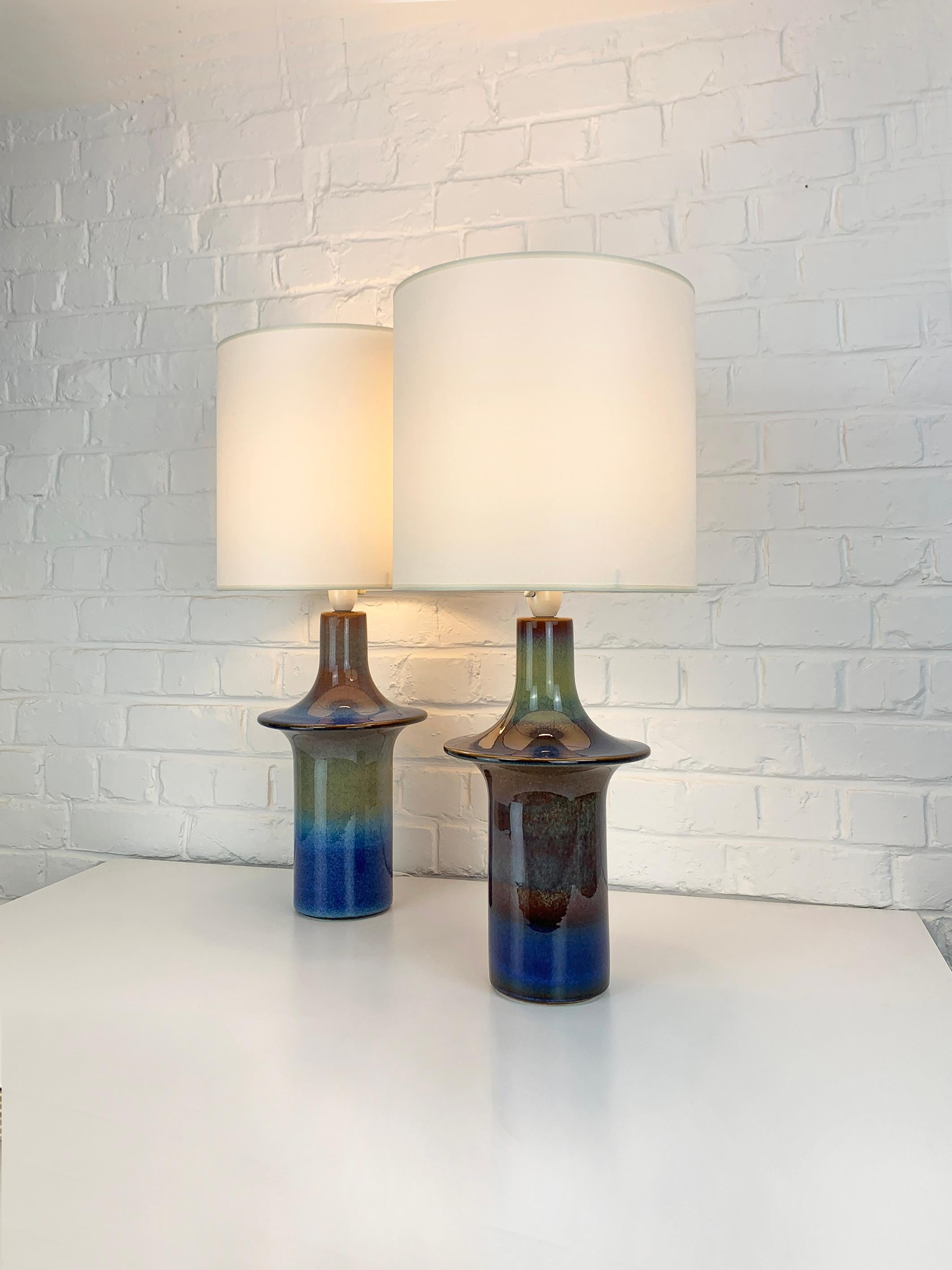 Paar hohe Ufo Søholm Stentøj Keramik Tischlampen Dänemark Mid-Century Steingut (Dänisch) im Angebot