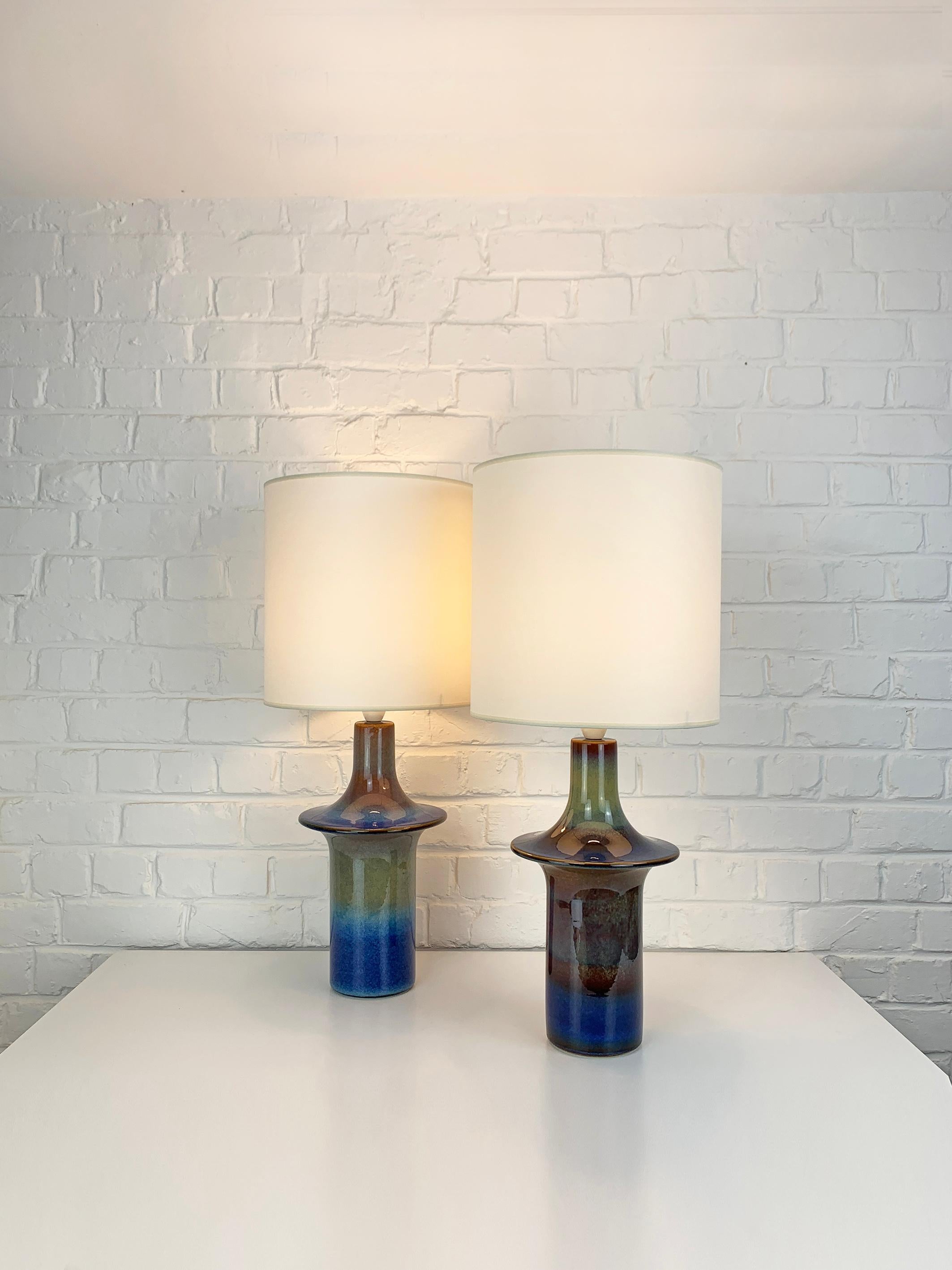 Paar hohe Ufo Søholm Stentøj Keramik Tischlampen Dänemark Mid-Century Steingut (Handgefertigt) im Angebot
