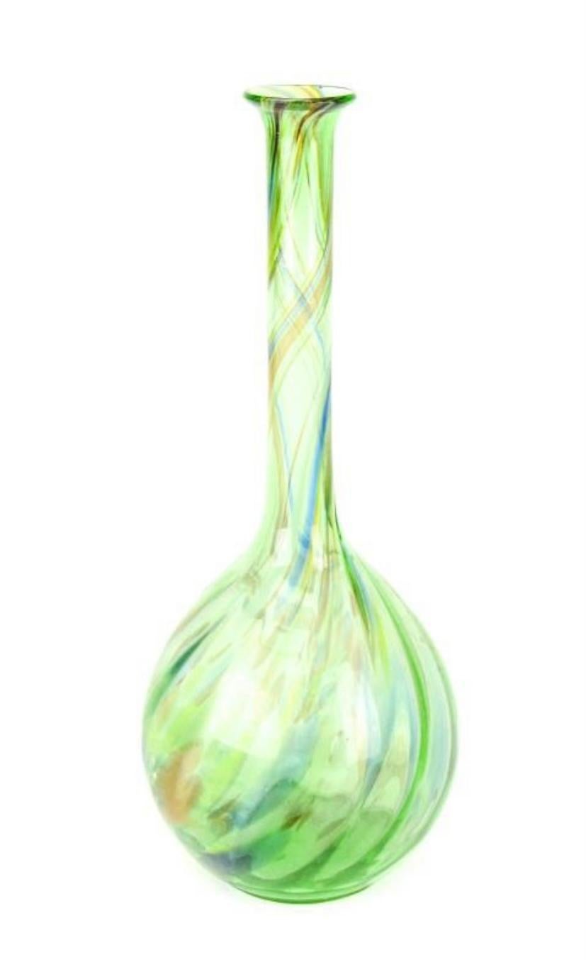 Paar hohe venezianische Vasen aus geblasenem Glas, grüner Wirbel, Gold-Highlights, Vintage (Handgefertigt) im Angebot