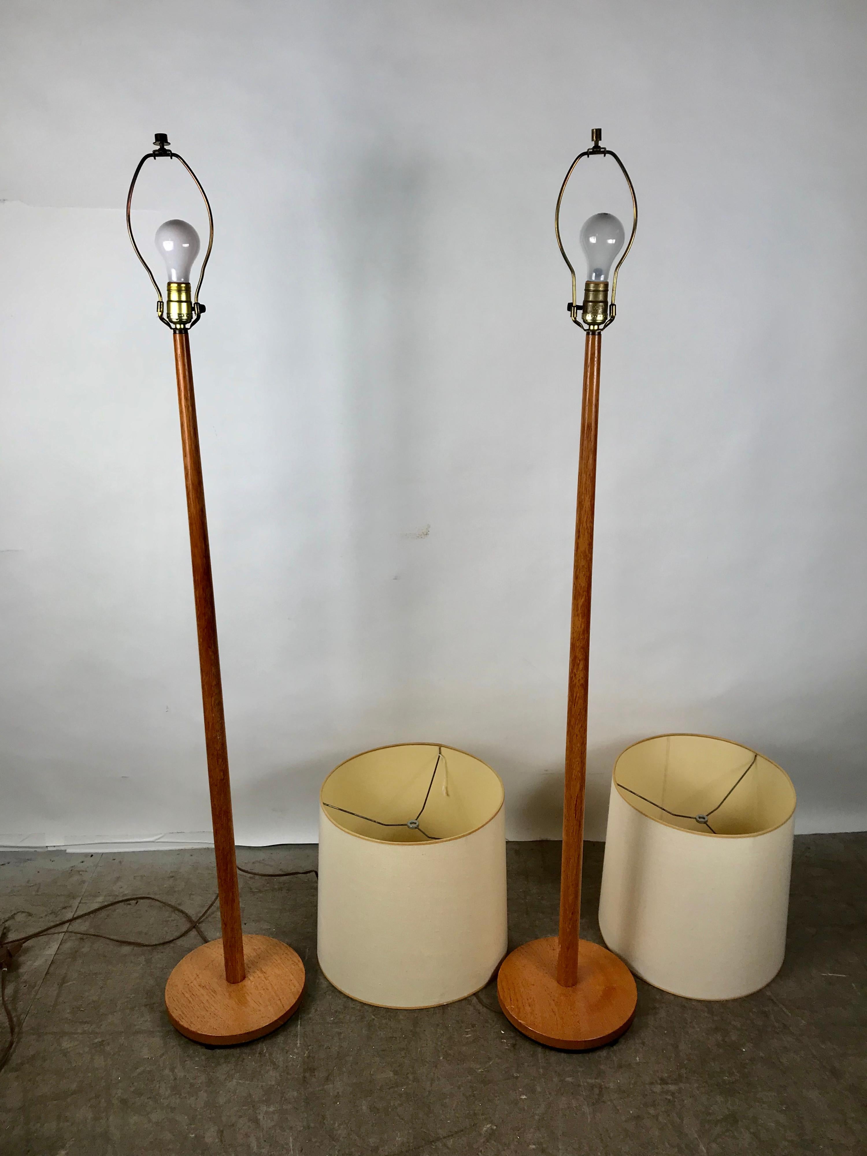 Pair of Teak Floor Lamps Attributed to Uno and Osten Kristiansson, Sweden, 1950 In Good Condition In Buffalo, NY