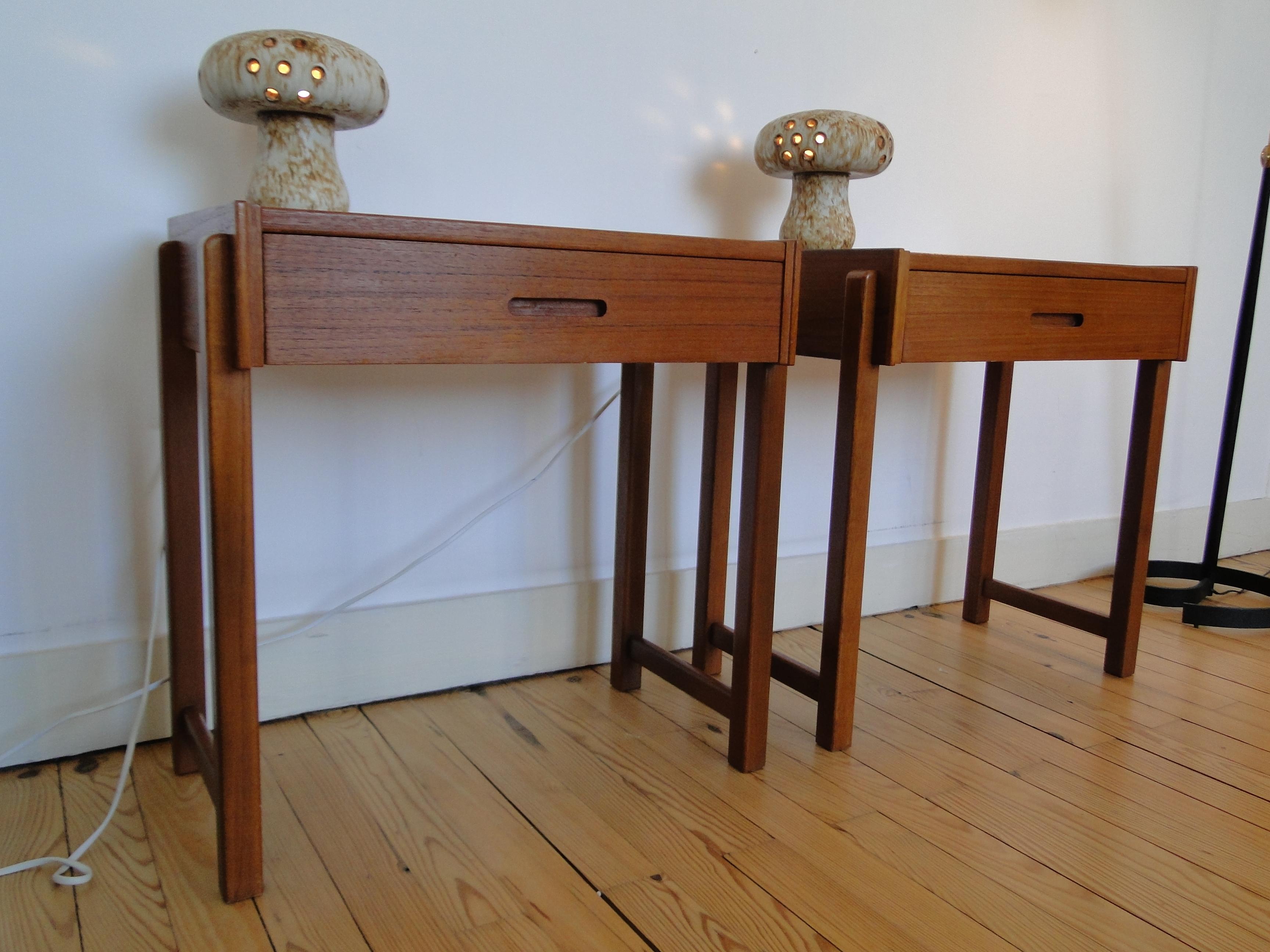 Pair Teak Nightstands Bedside Tables from 1950 Sweden In Good Condition For Sale In Lège Cap Ferret, FR