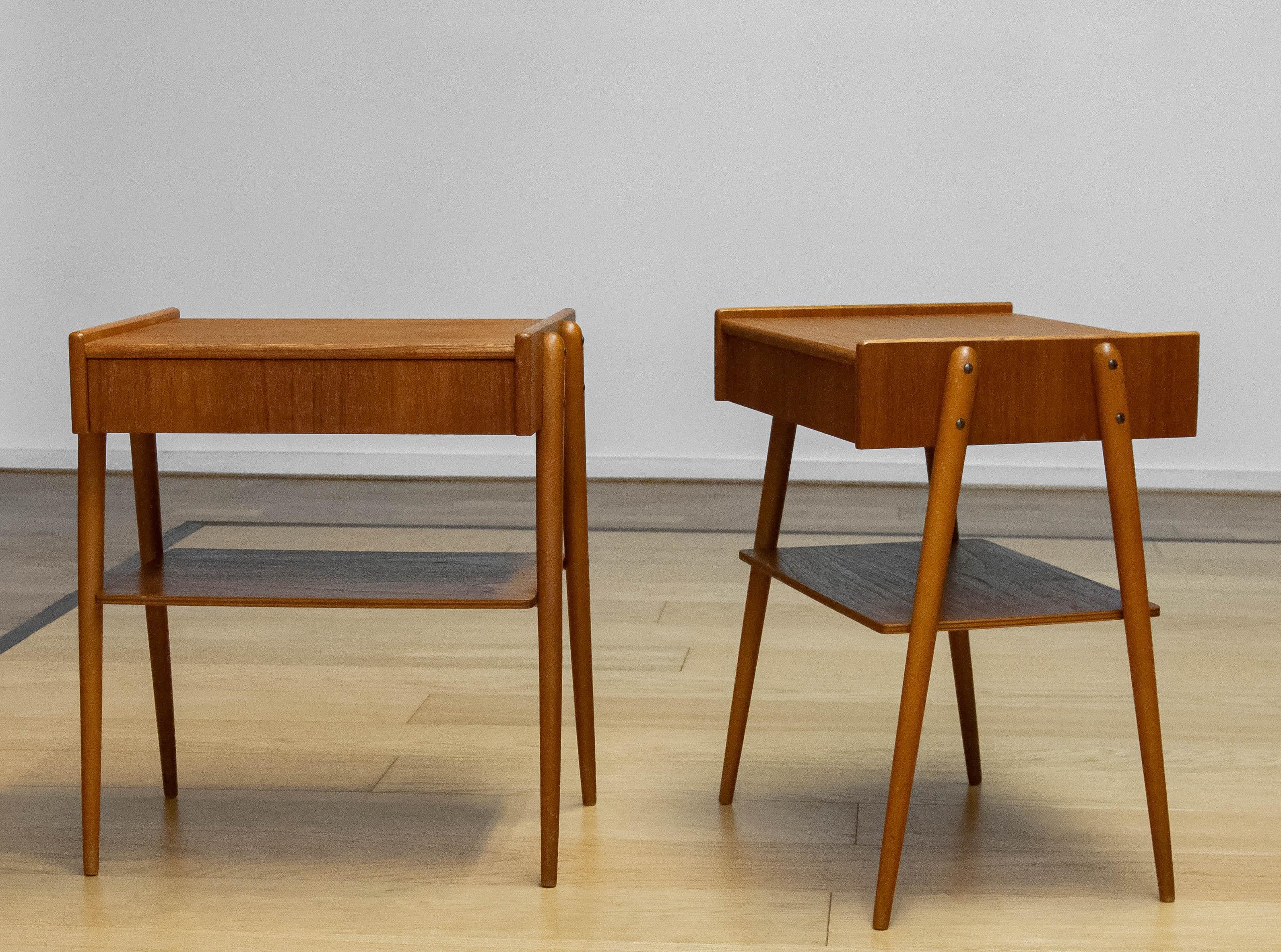 Pareja de mesillas de noche de teca de Carlström & Co, Suecia, años 50 mediados del siglo XX en venta