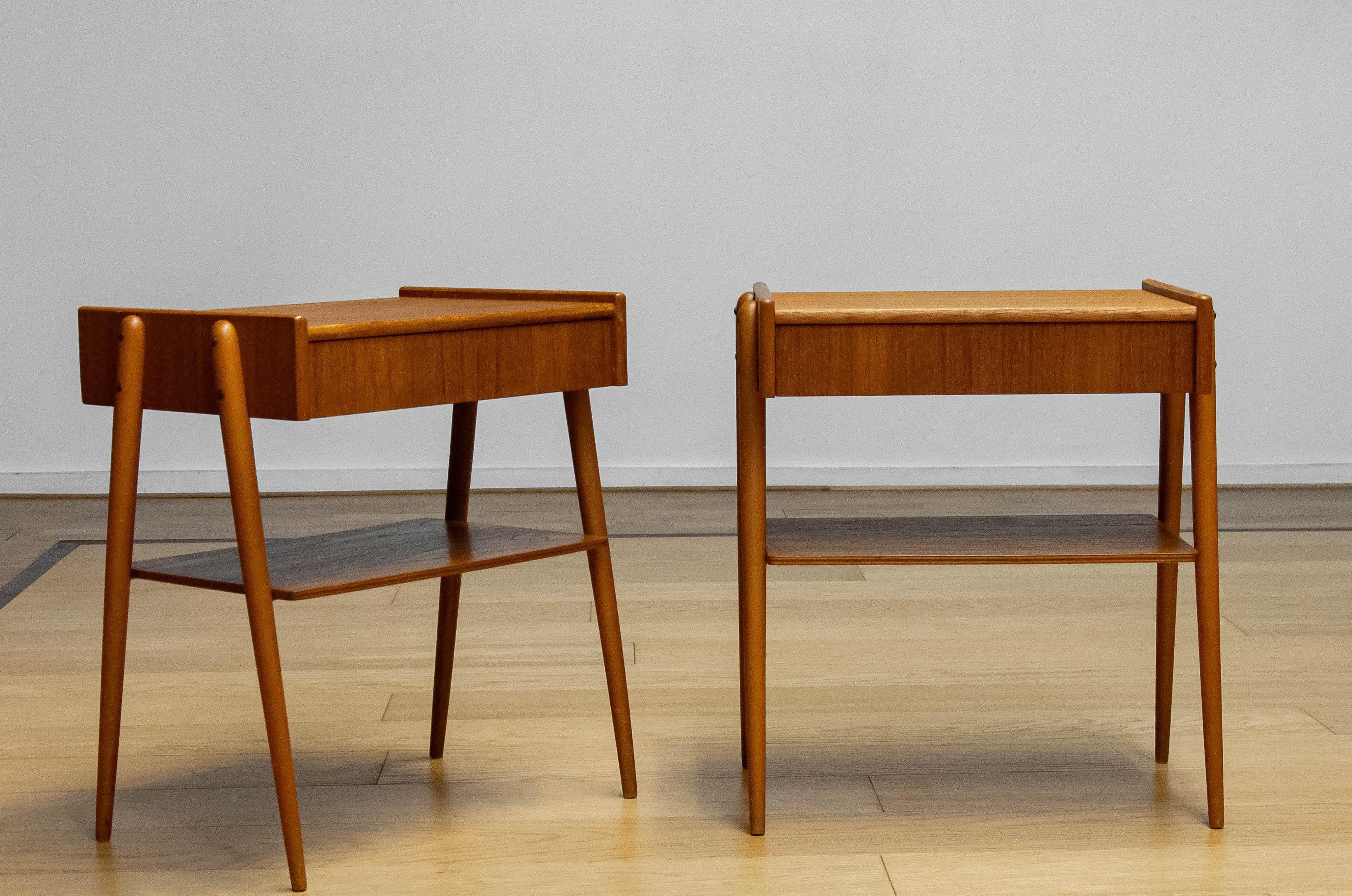 Pareja de mesillas de noche de teca de Carlström & Co, Suecia, años 50 Teca en venta