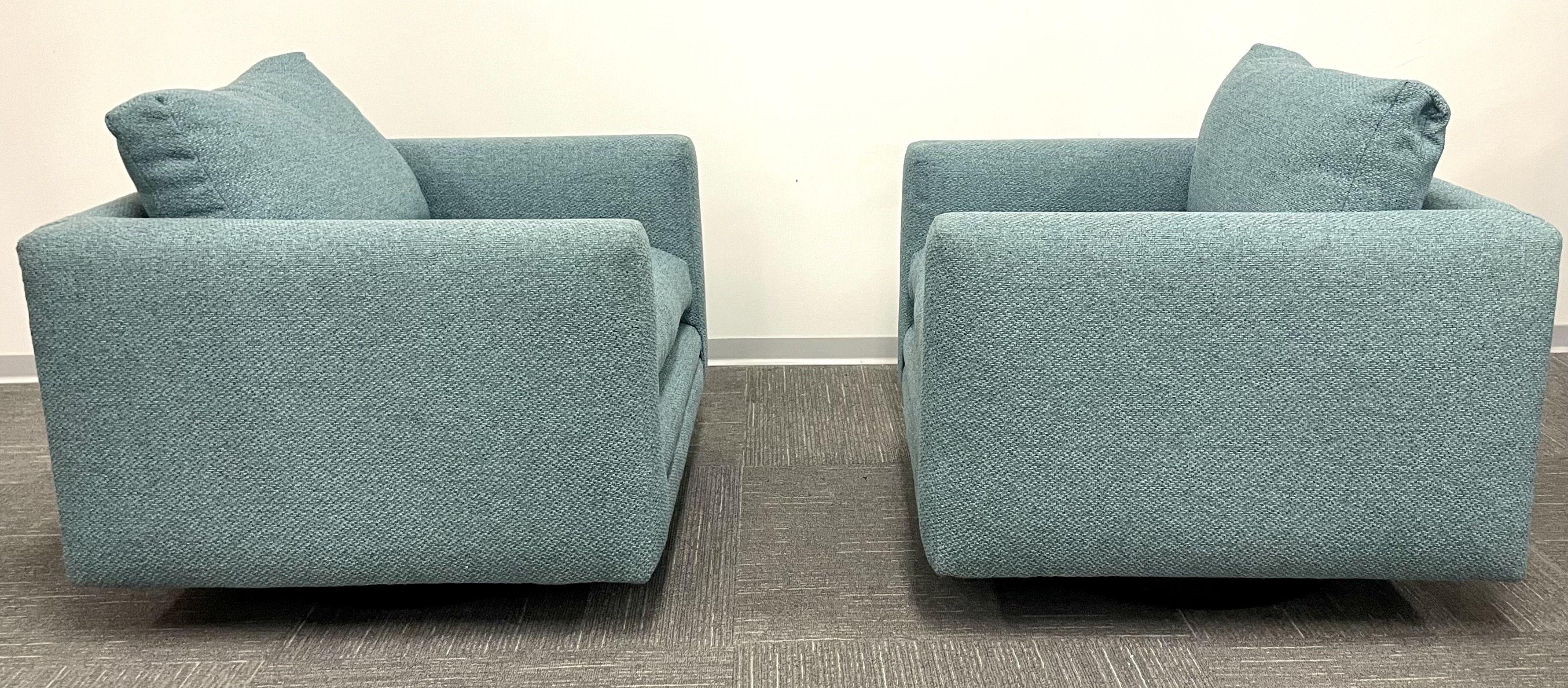 20ième siècle Paire de chaises longues pivotantes et carrées de style Milo Baughman, mi-siècle moderne, couleur sarcelle en vente