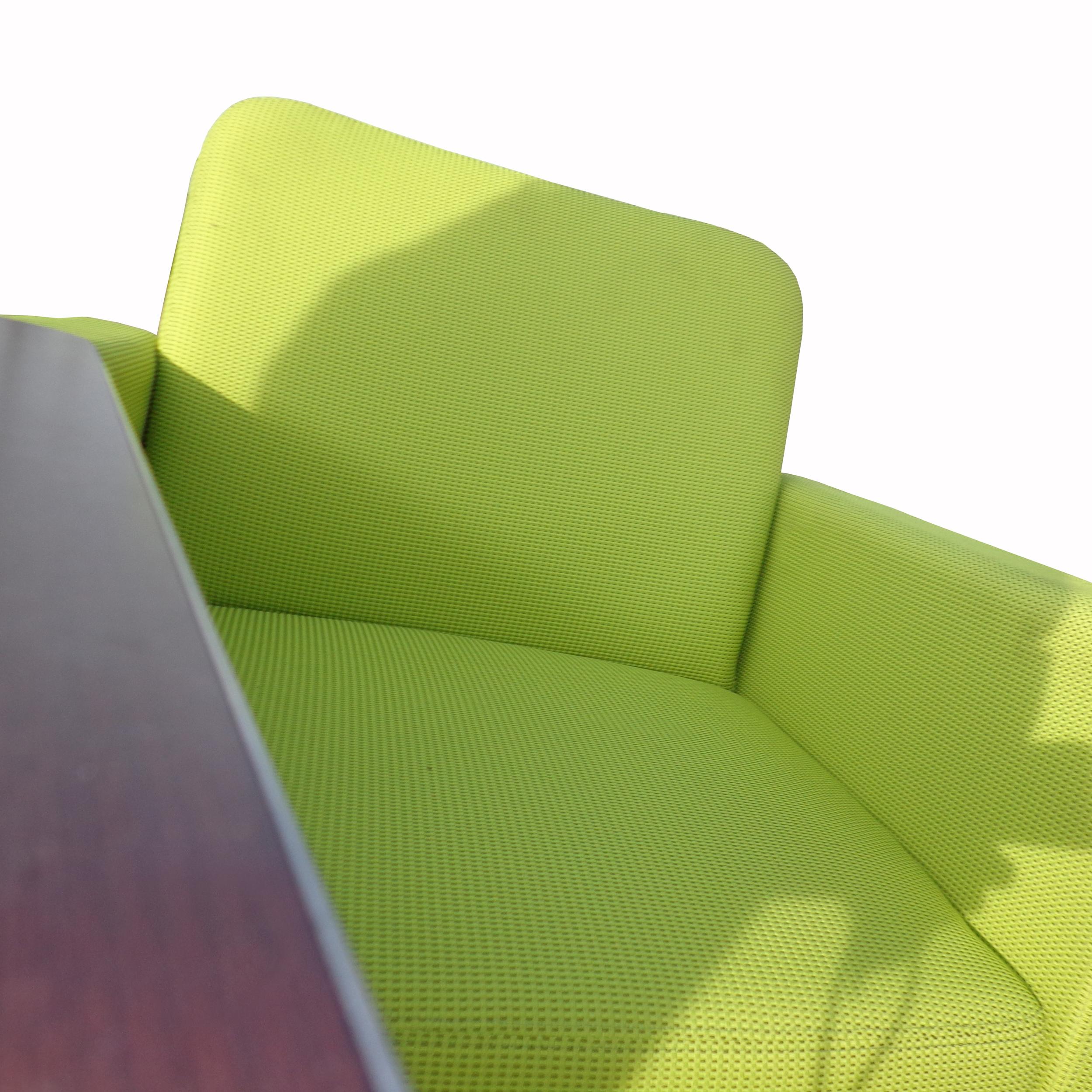 Paar Teknion Belize-Loungesessel mit Tablett (Stoff) im Angebot
