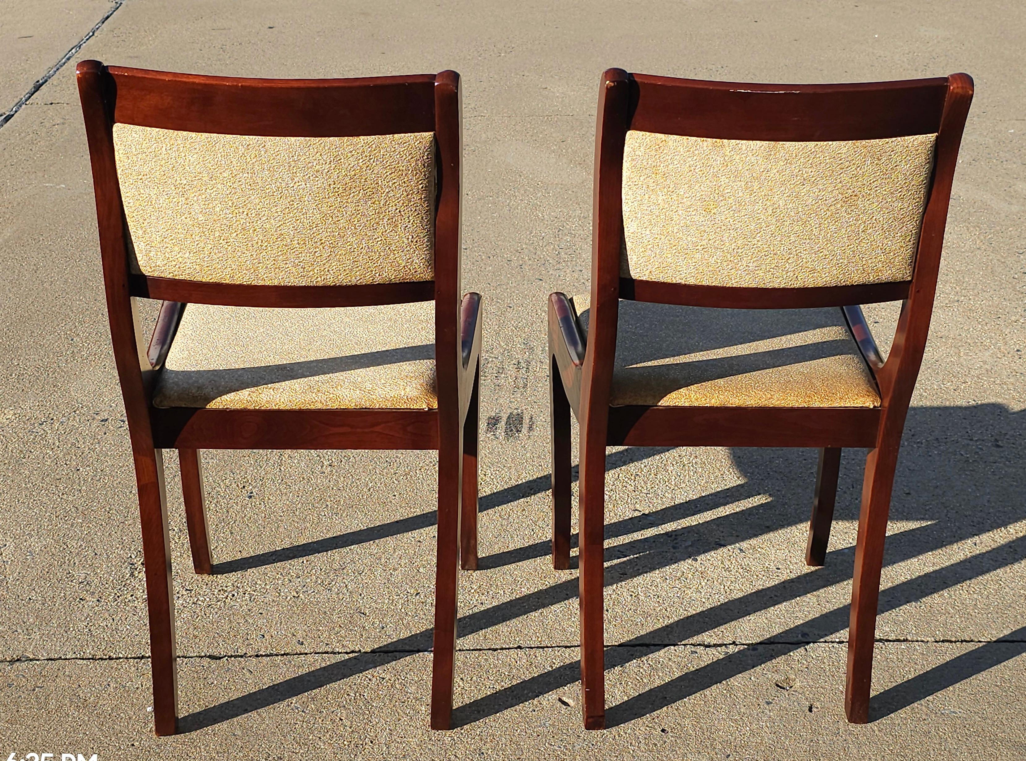 Pair Tell City Chair Co. Duncan Phyfe Mahogany and Vinyl Upholstered Side Chairs In Good Condition For Sale In Germantown, MD