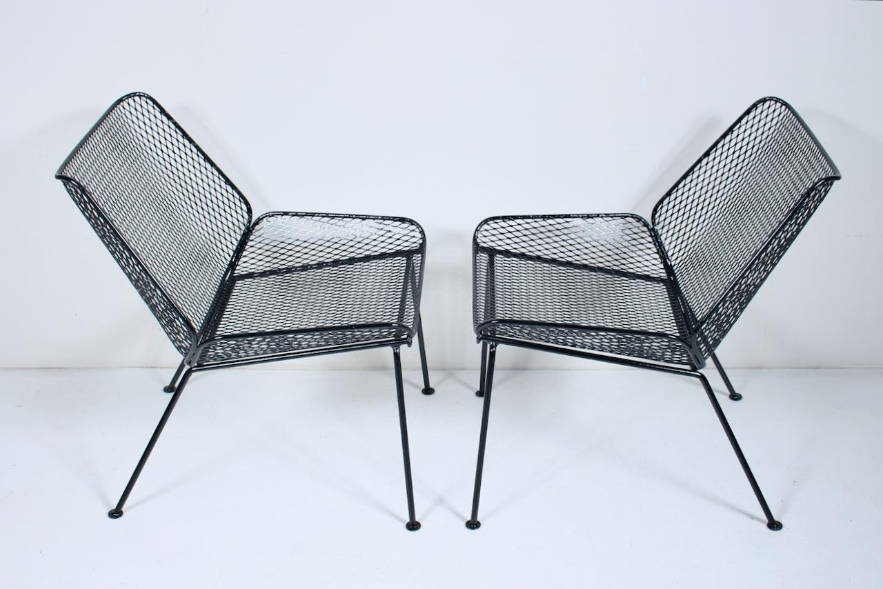 Pareja de tumbonas de hierro forjado negro y alambre expandido estilo Tempestini, años 50 Desconocido en venta
