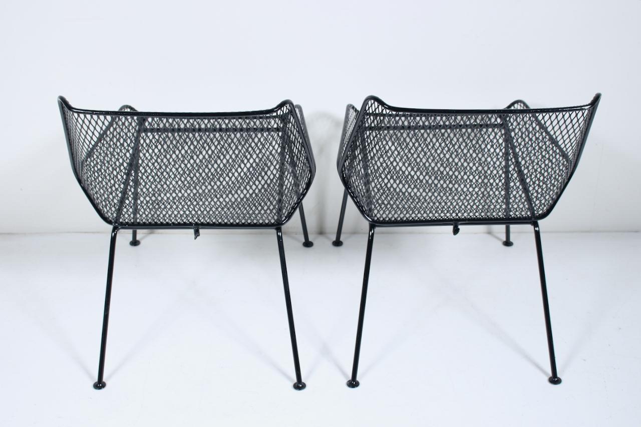 Pareja de tumbonas de hierro forjado negro y alambre expandido estilo Tempestini, años 50 en venta 1