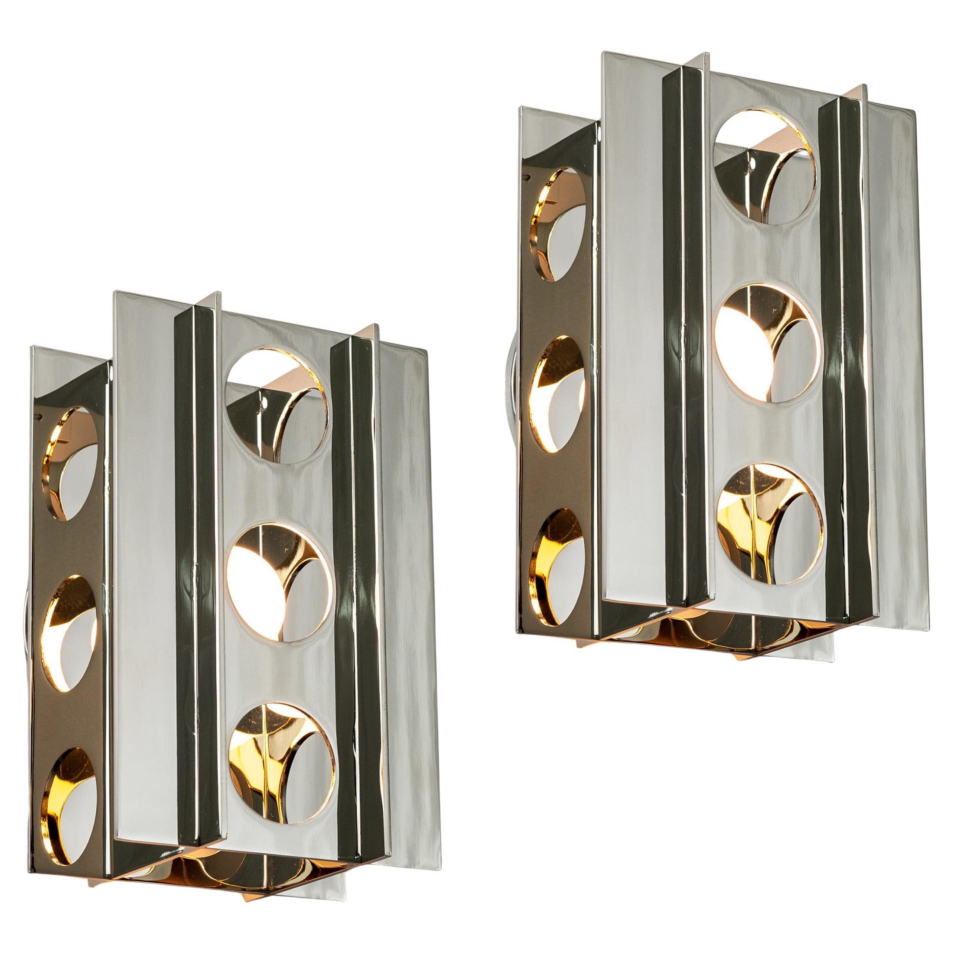 Paar, Tenfold 3T Wandleuchter aus poliertem Nickel, brutalistische, perforierte Wandleuchte