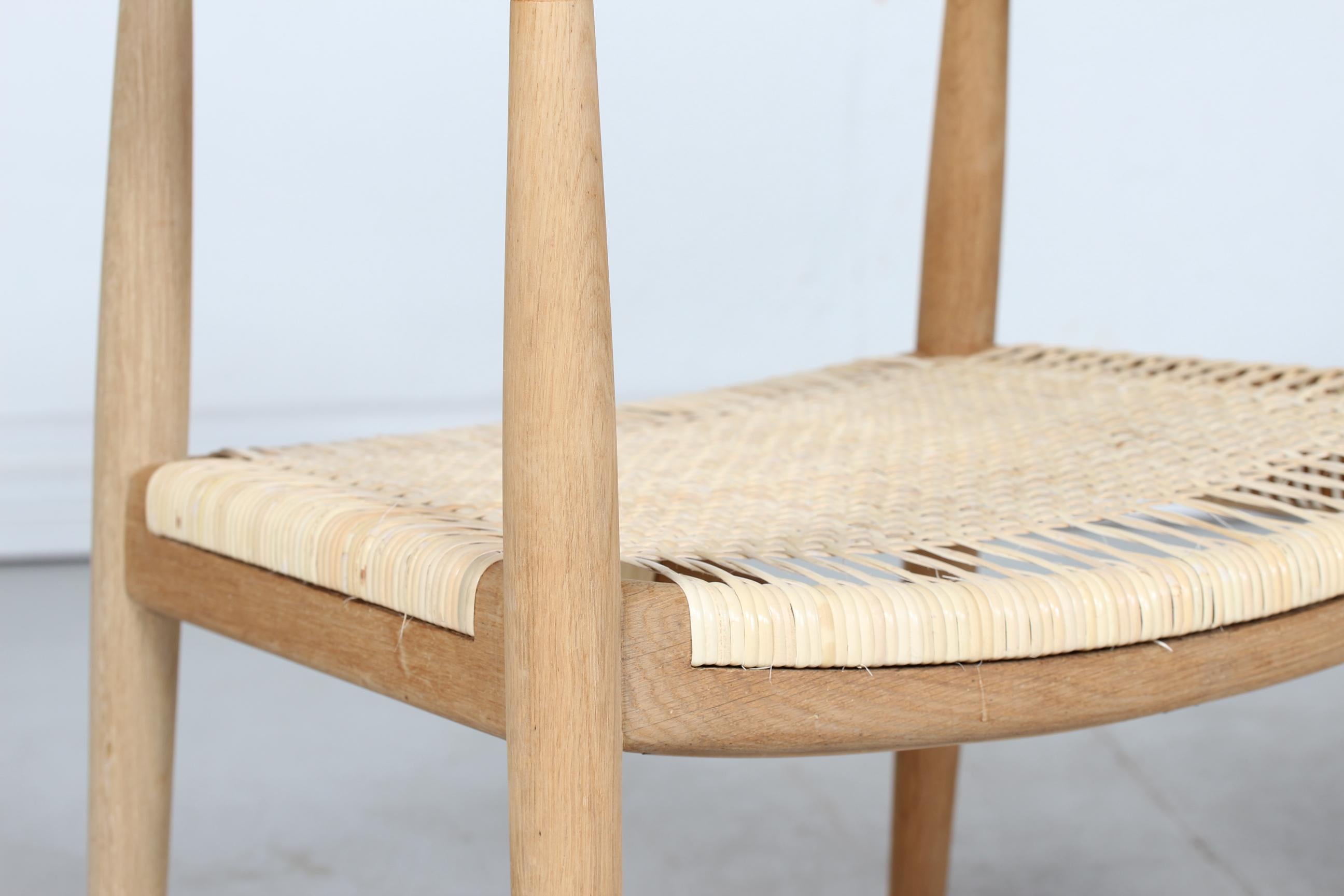 Paire de chaises de Hans J Wegner 503 en chêne et en rotin fabriquées par Johannes Hansen:: années 1960 7