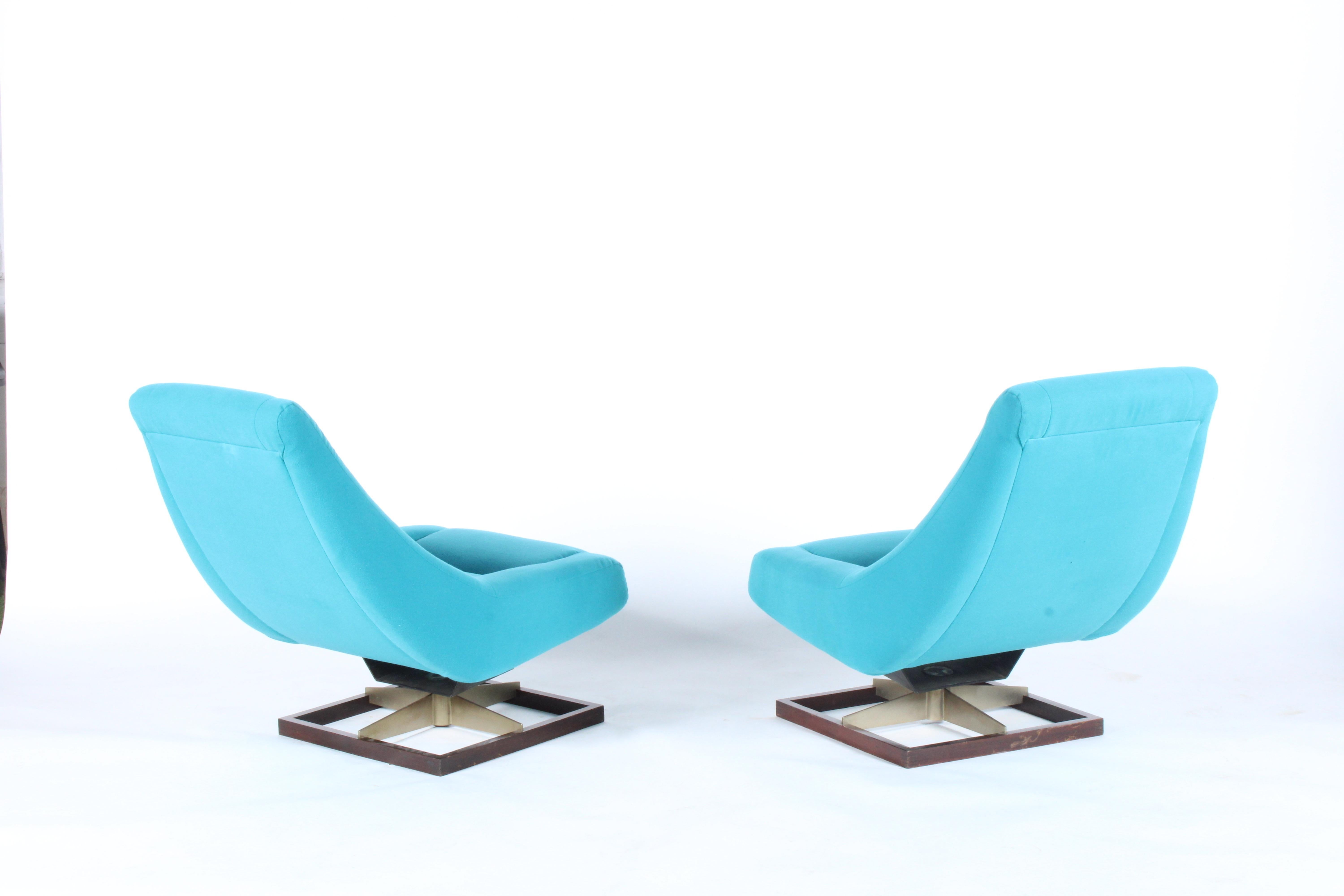 Pair of Striking Vintage Italian Lounge Chairs For Sale 5