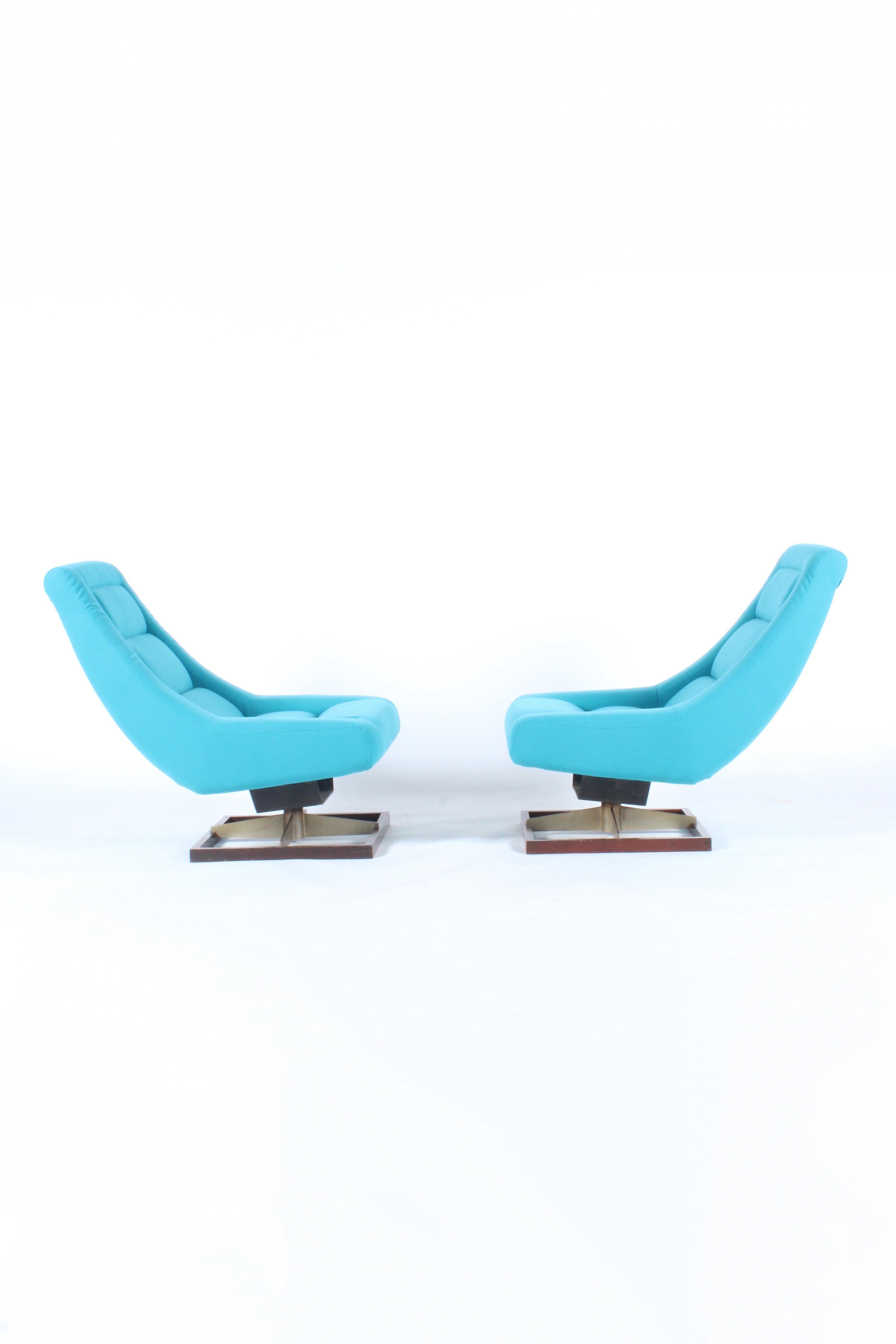 Pair of Striking Vintage Italian Lounge Chairs For Sale 10