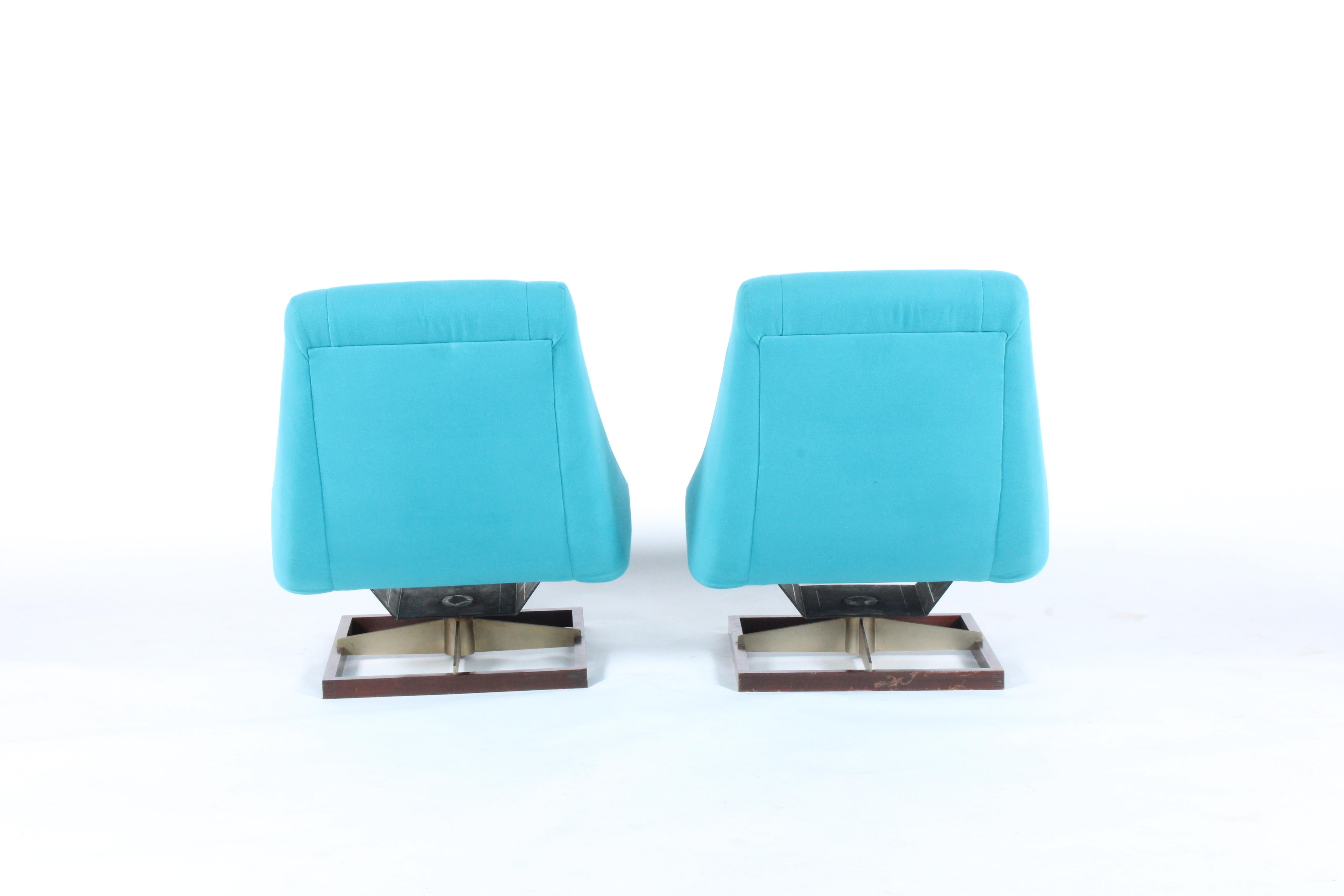Late 20th Century Pair of Striking Vintage Italian Lounge Chairs For Sale