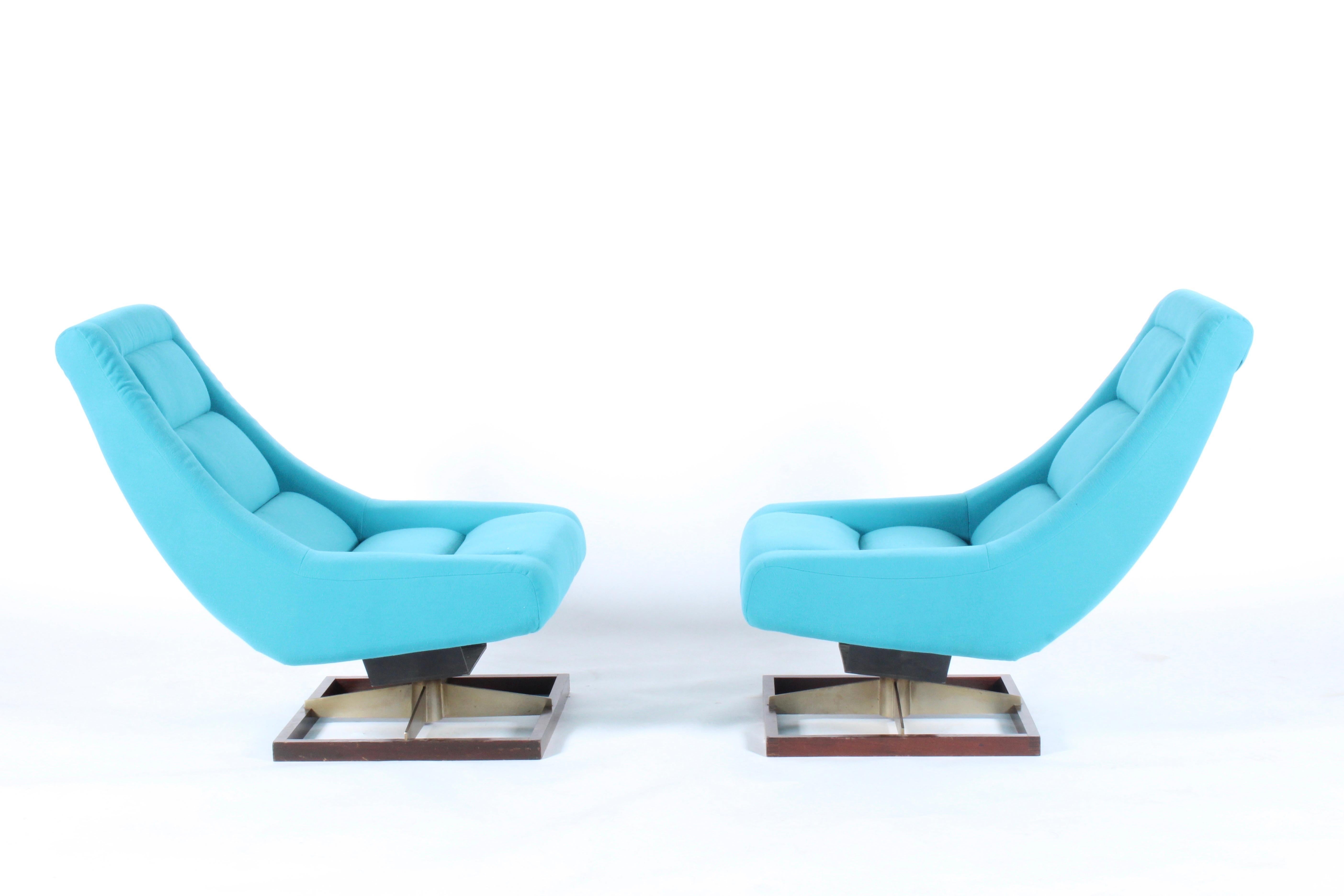 Metal Pair of Striking Vintage Italian Lounge Chairs For Sale