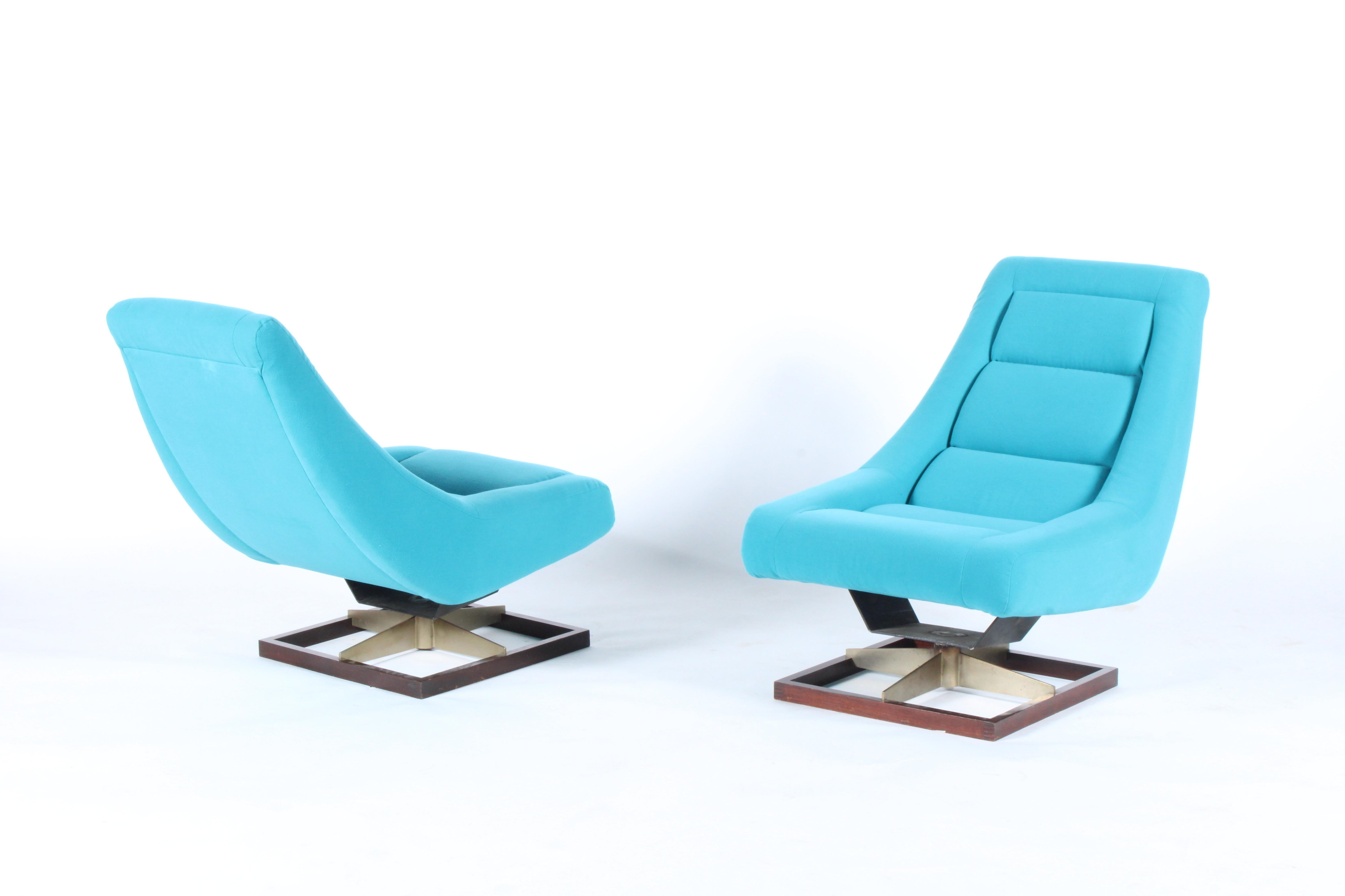 Pair of Striking Vintage Italian Lounge Chairs For Sale 1