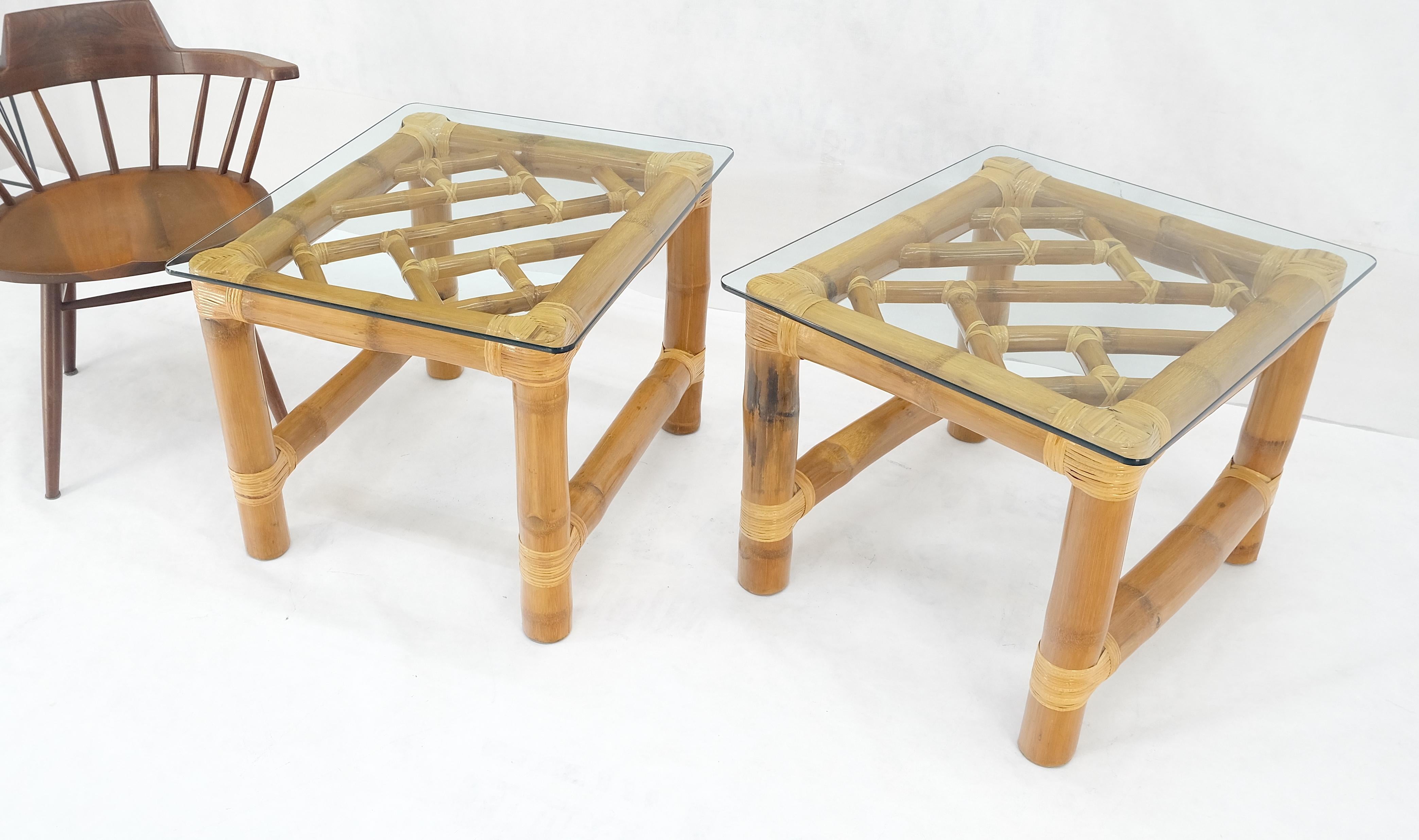 Bambou Paire de tables d'appoint en bambou épais avec plateau en verre rectangulaire MINT en vente