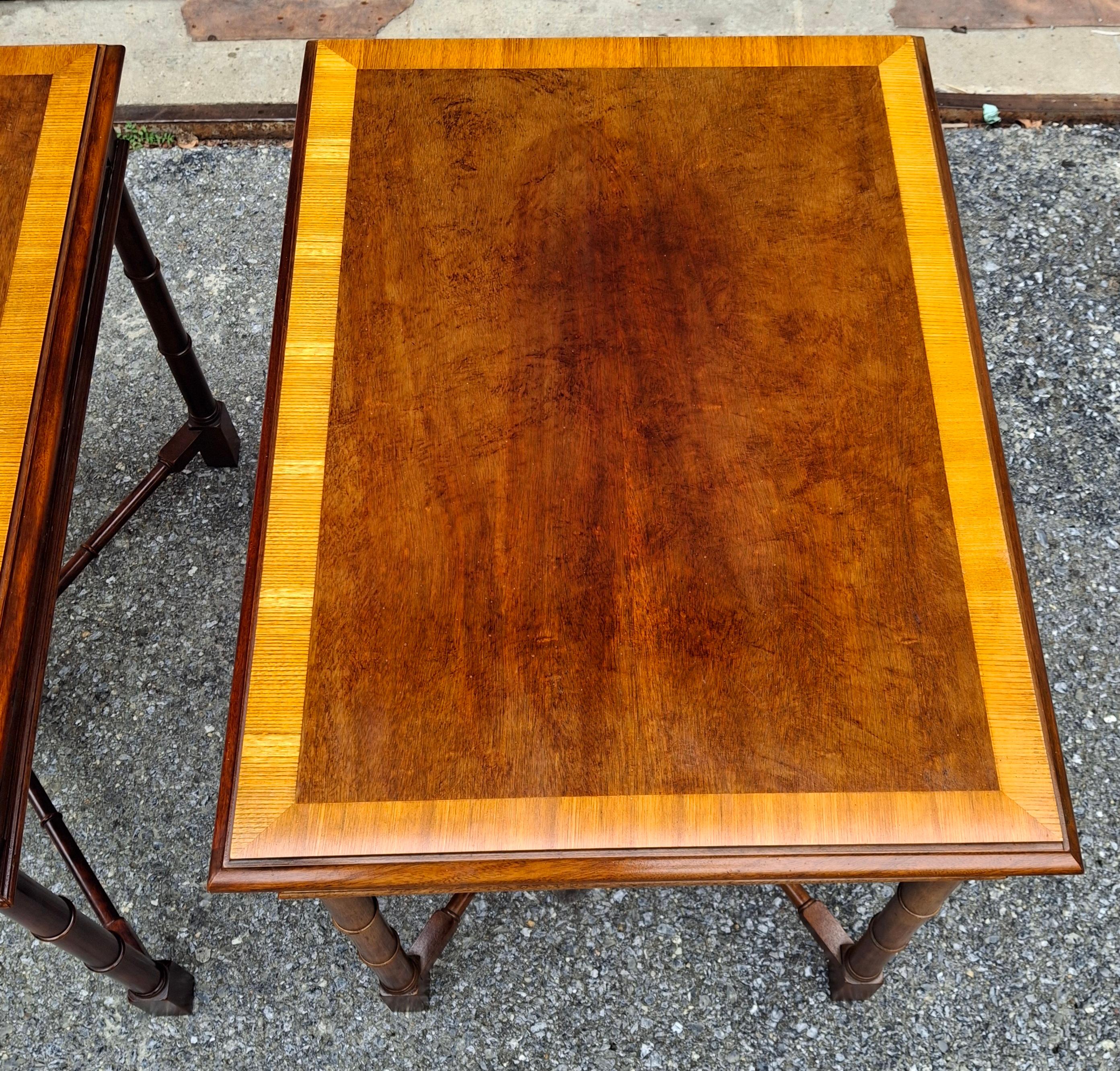 Imitation bambou Pair Thomasville Chinese Chippendale Crossbanded Mahogany Faux Bamboo Side Table en vente