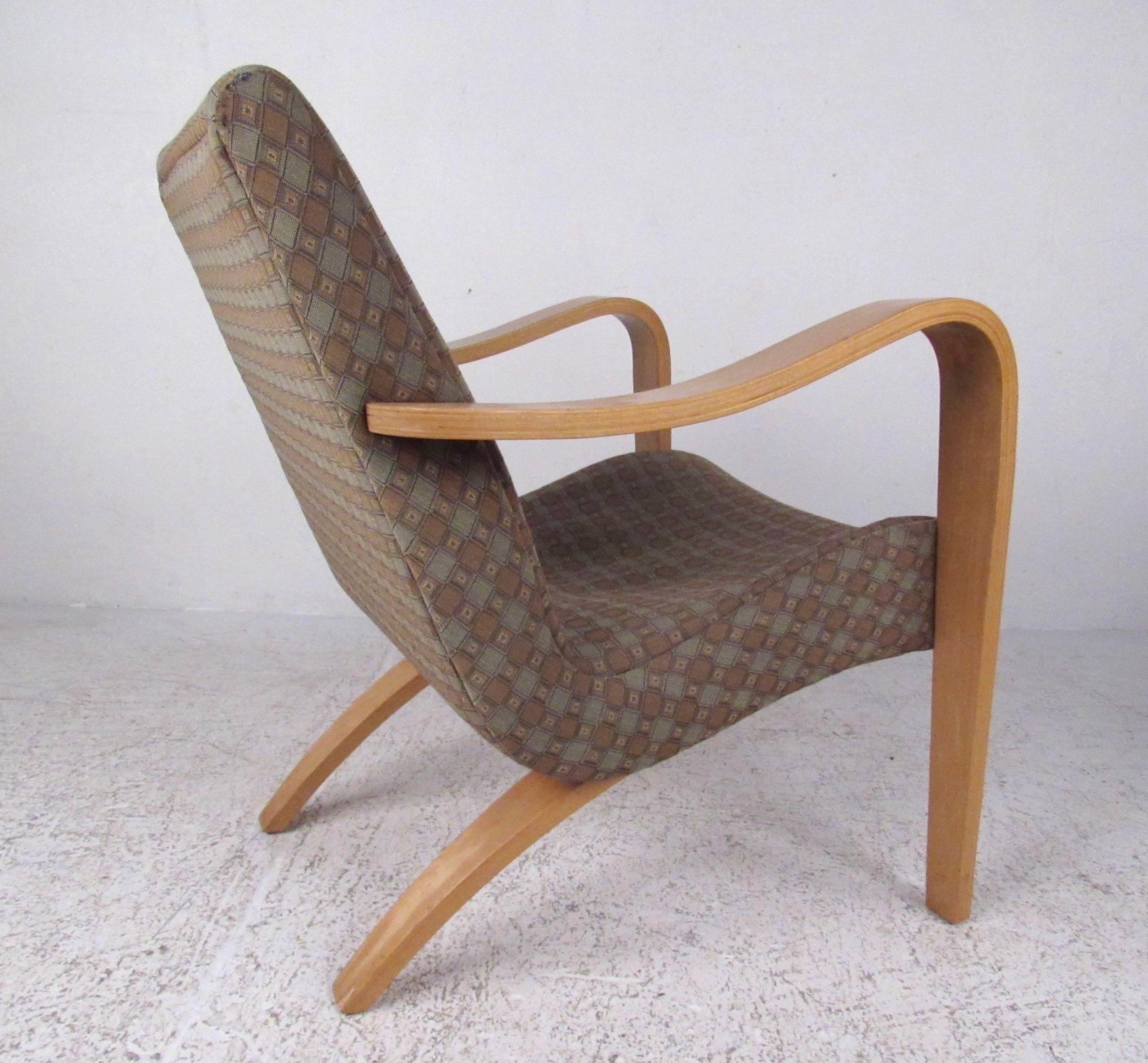 Pair of Thonet Lounge Chairs 3