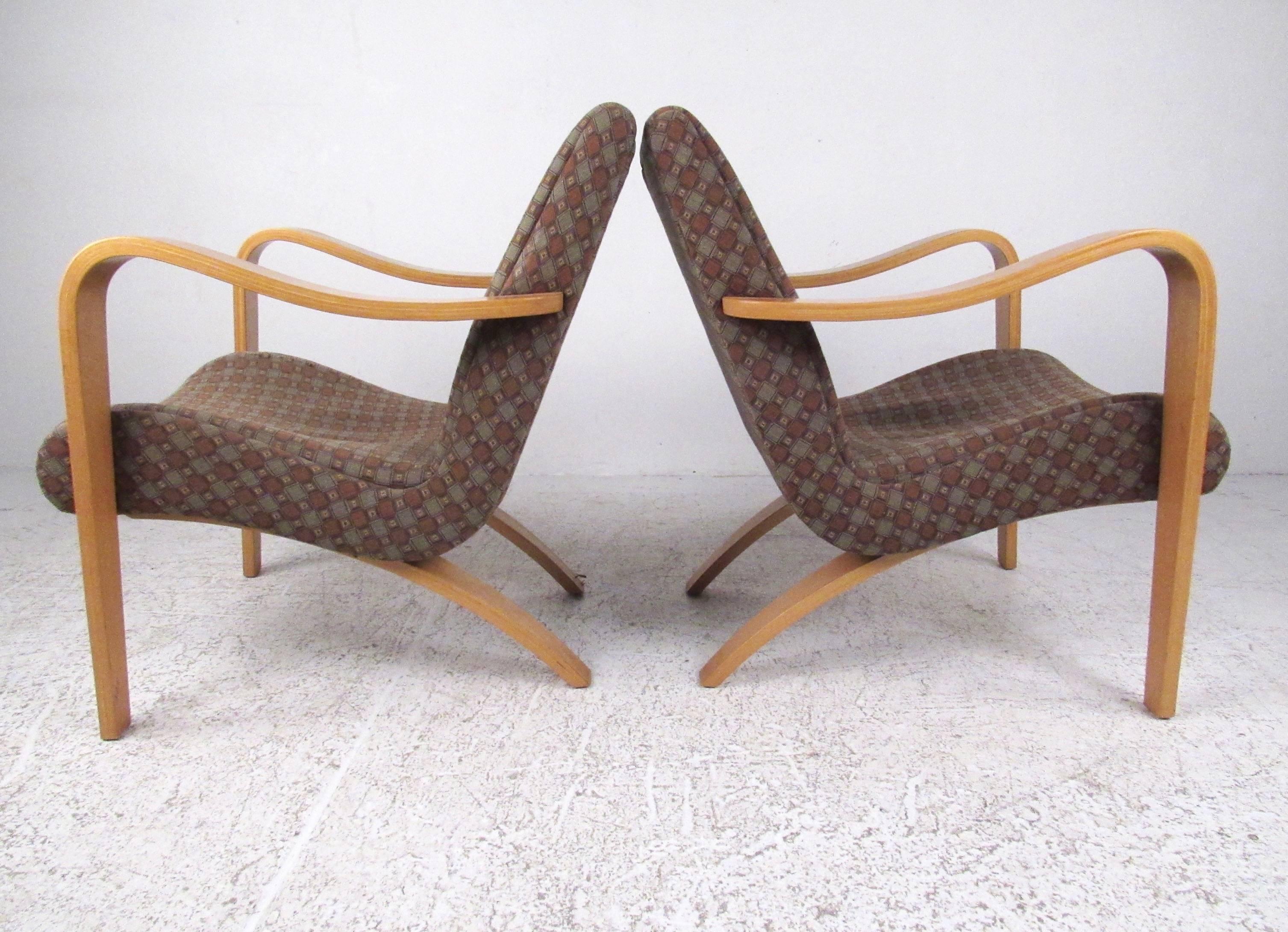 Pair of Thonet Lounge Chairs 1