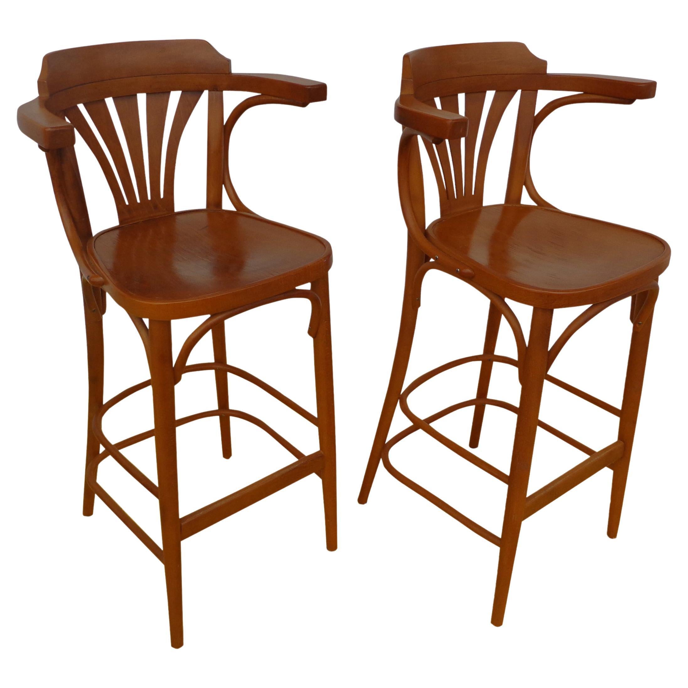 Pair Thonet style bar stools

Thonet style barstools manufactured in the Czech republic.
Sculptural bentwood frames in a dark walnut finish. Marked/Engraved “Made in Czechoslowakia” 


Measures: Seat height 28.5.