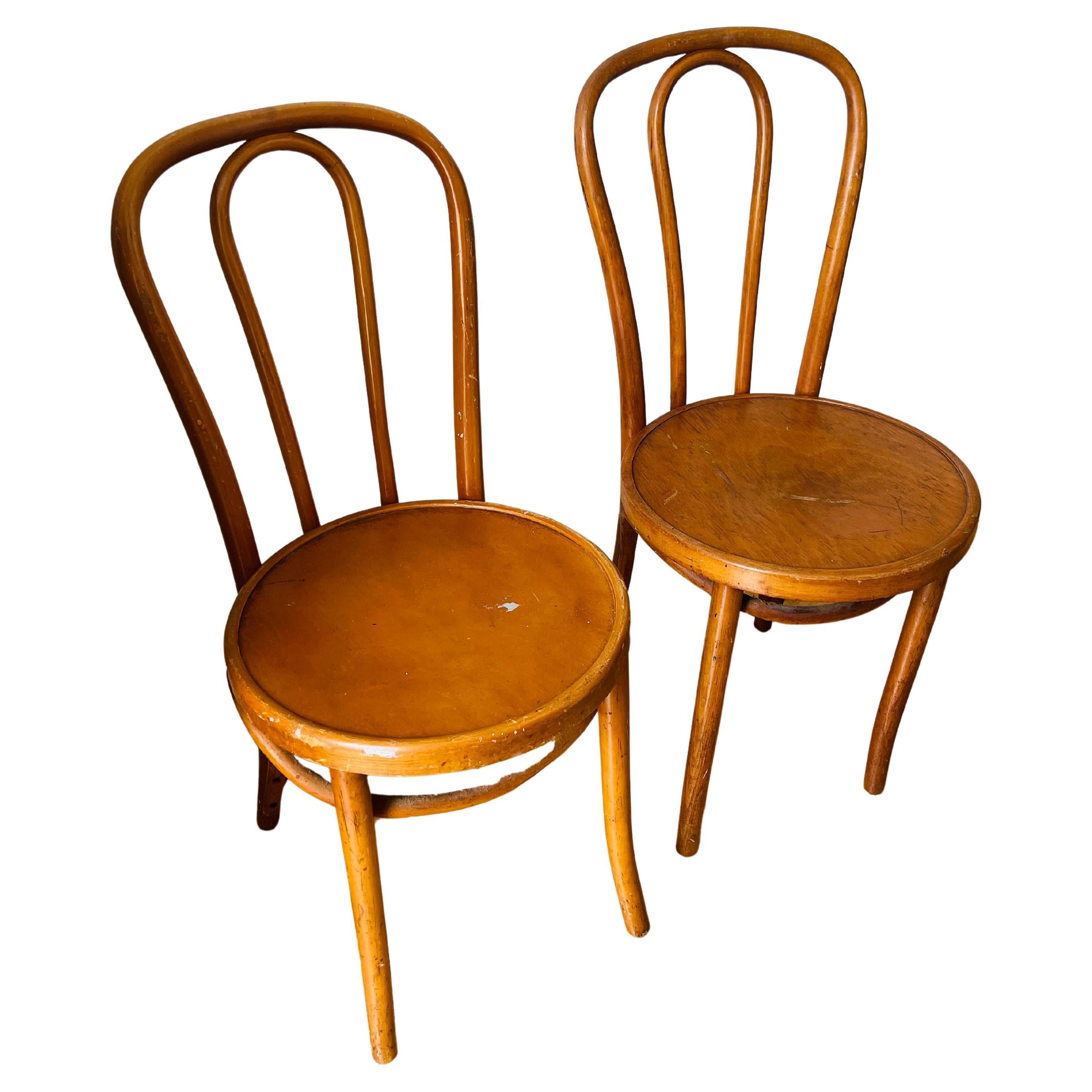 Pair Thonet Style Bentwood Chairs im Angebot