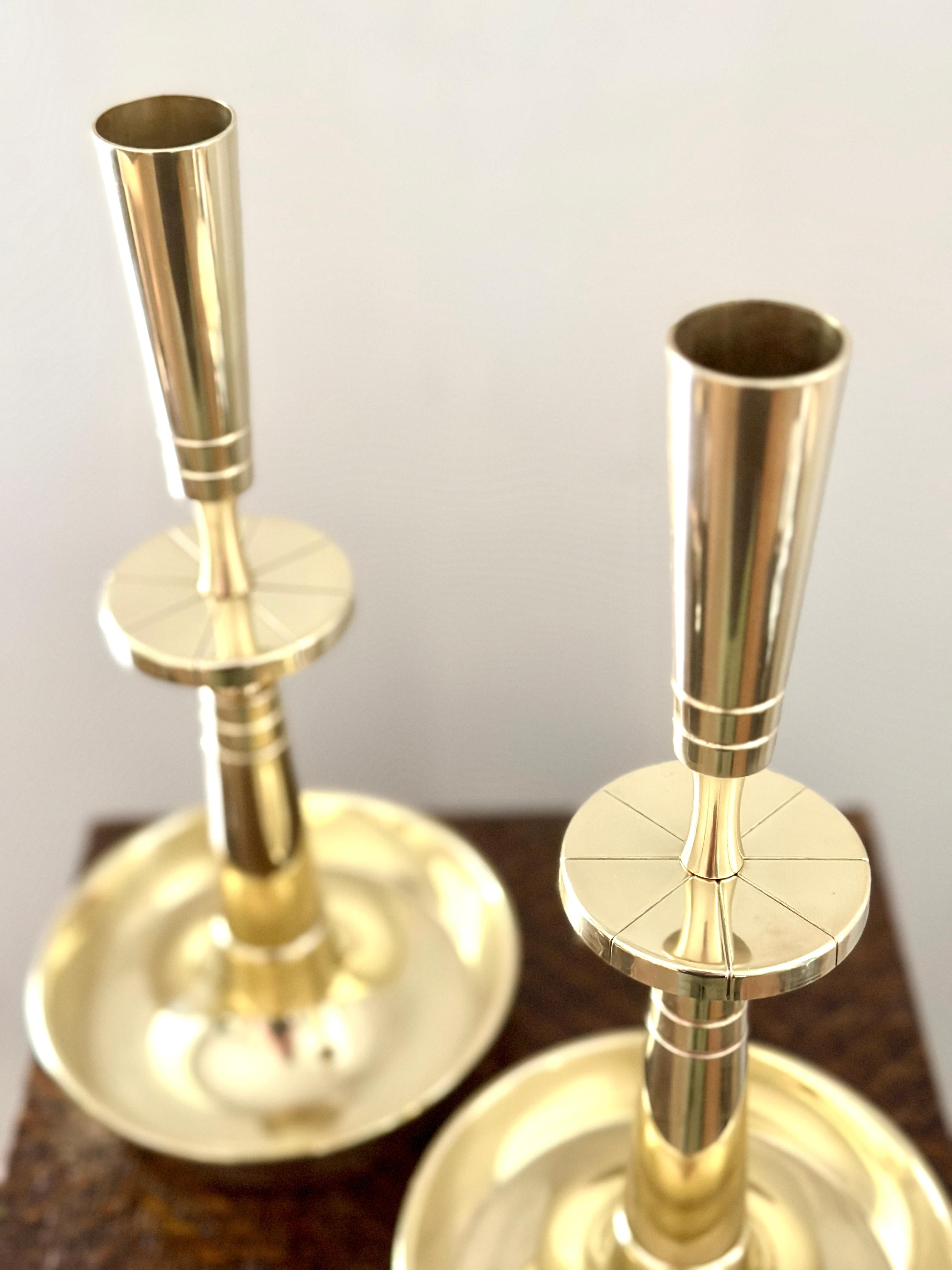 Pair Tommi Parzinger Solid Brass Candlesticks For Dorlyn Silversmiths In Good Condition For Sale In Doraville, GA