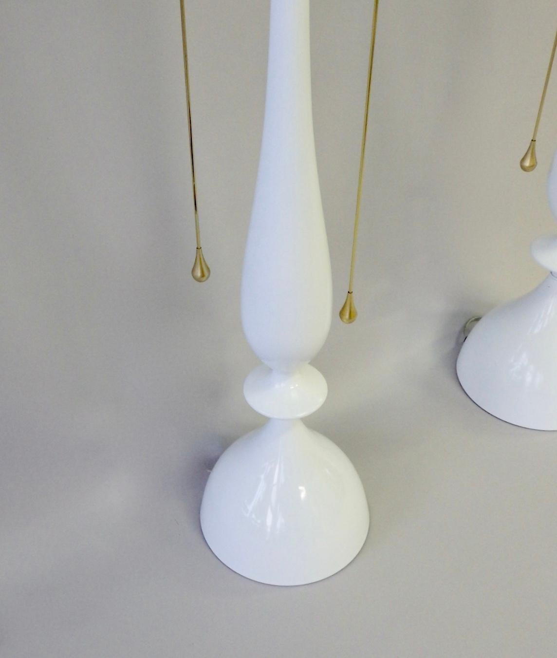 Tommi Parzinger Style White Lacquer with Brass Pull Rembrandt Table Lamps, Pair In Good Condition For Sale In Ferndale, MI