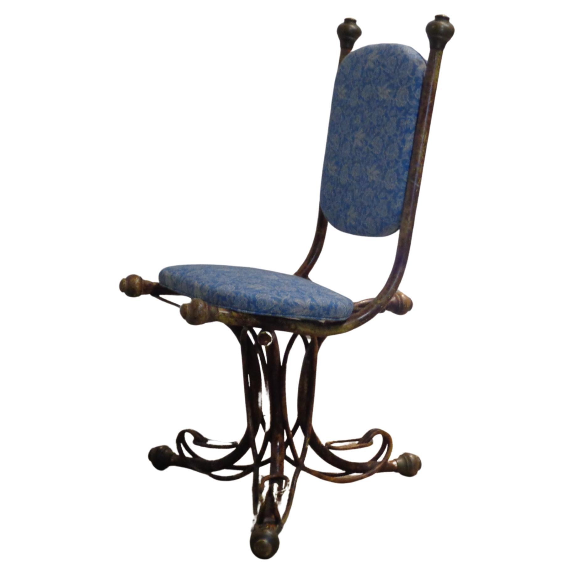  Chaises en fer de faux bambou peint en écaille et bronze, vers 1960 en vente 4