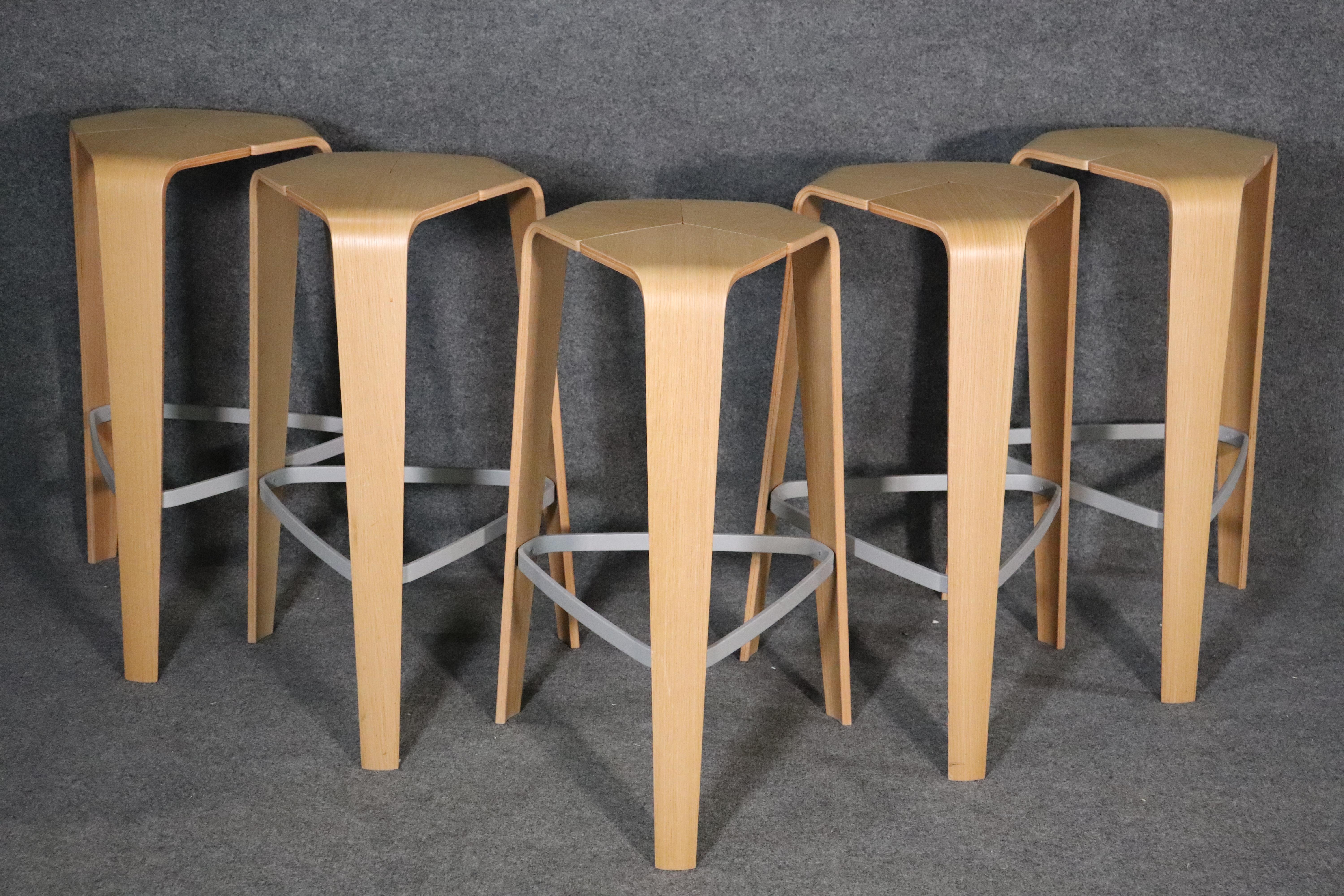 Listing is for 2 stools. Pair of bentwood stools by David Furniture. Features molded plywood, connecting three separate and identical pieces to make a geometrical pleasing design.
Please confirm location NY or NJ.