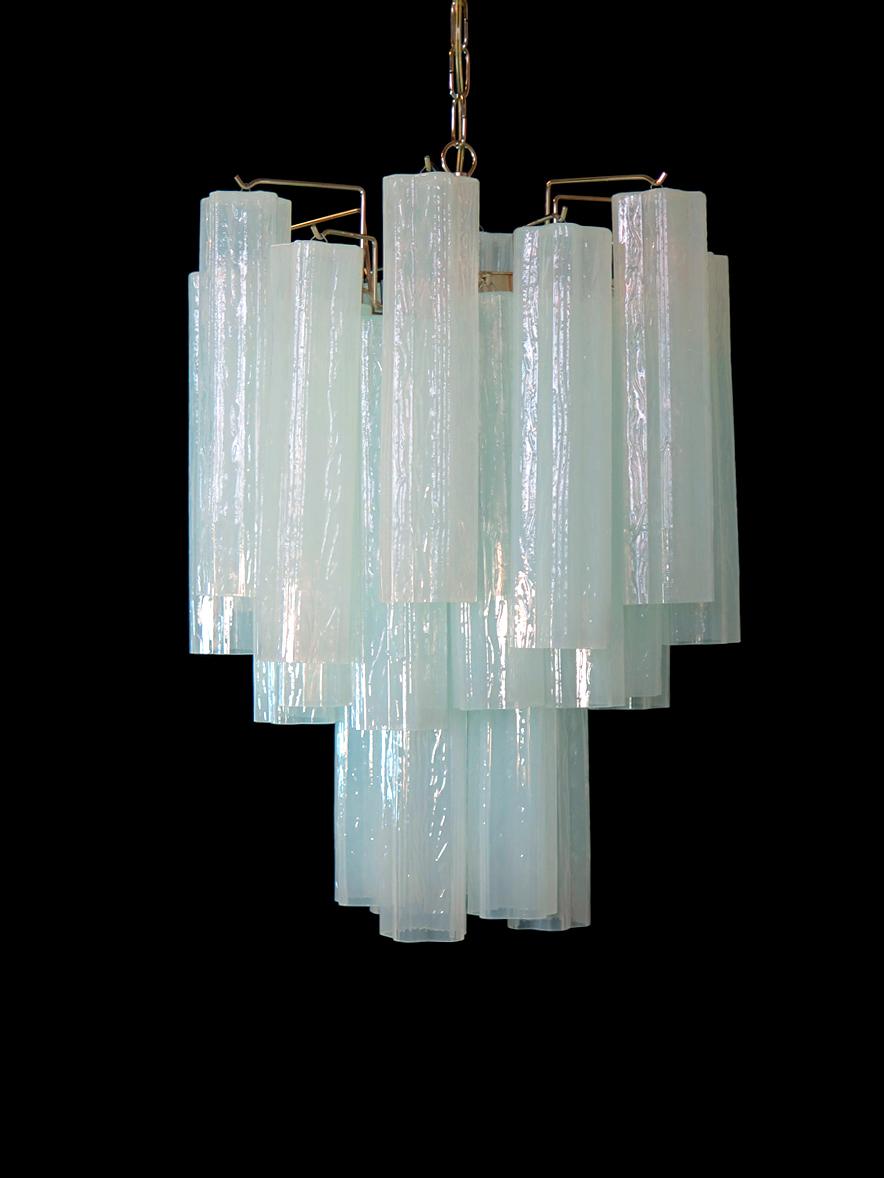 Italian vintage chandelier in Murano glass and nickel-plated metal structure. The armor polished nickel supports 30 large opal silk glass tubes in a star shape. The glasses have a beautiful color, object of rare beauty.
Period: 1980s
Dimensions: