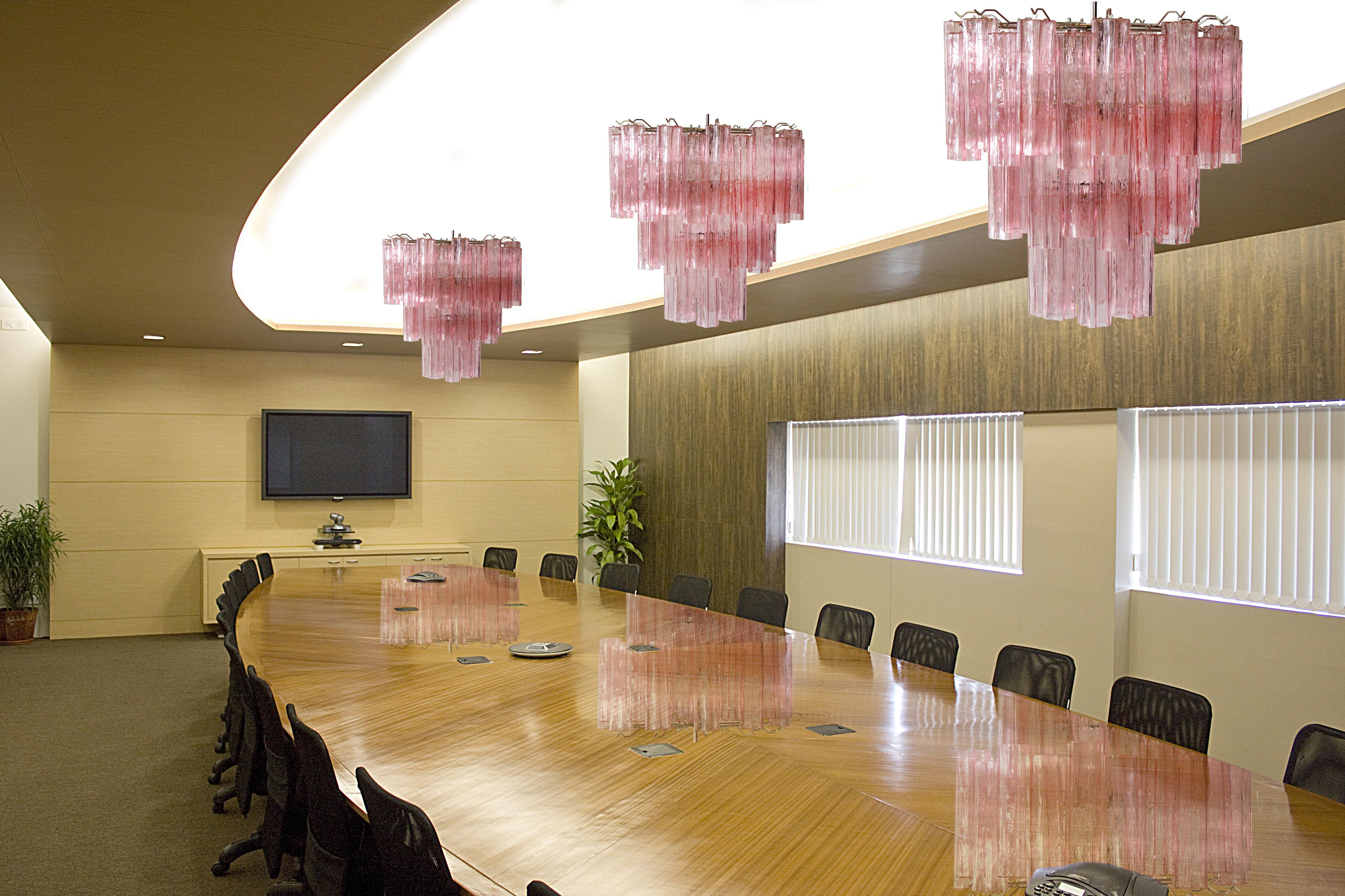 Pair of Tronchi Chandeliers, 48 Pink Glasses, Murano, 1990 In Excellent Condition For Sale In Budapest, HU