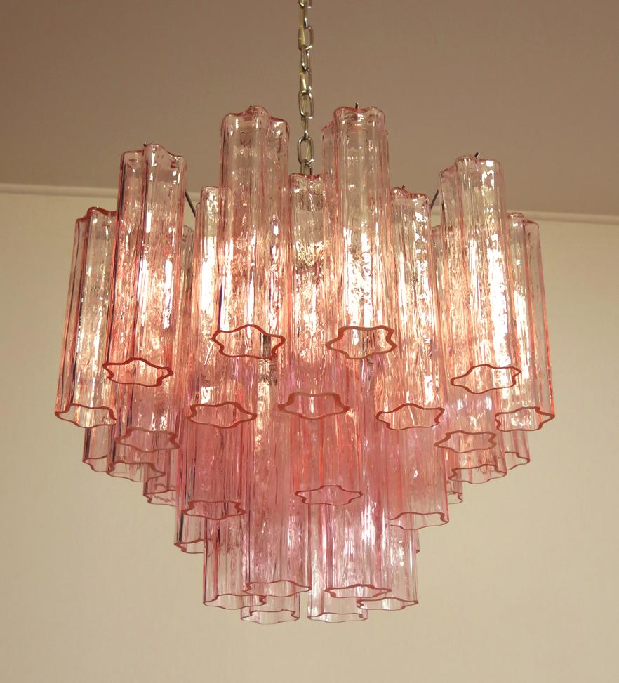 Coppia di lampadari Tronchi in stile Toni Zuccheri, 36 vetri rosa, Murano, 1990 in vendita 1