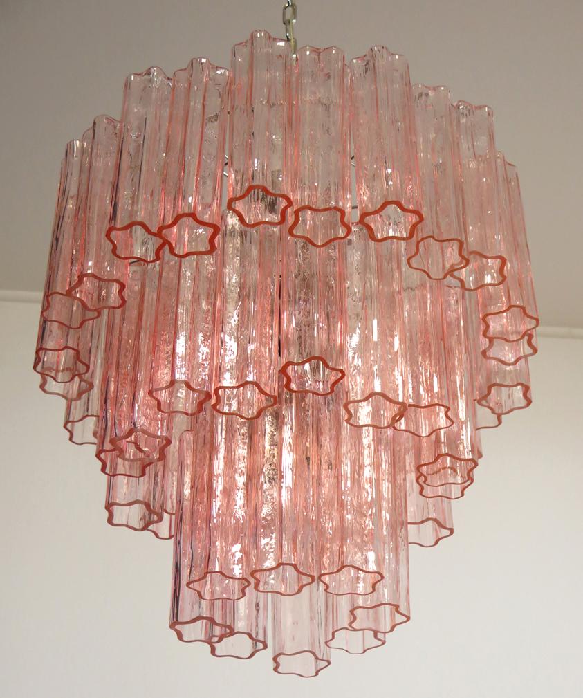 Paar Tronchi-Kronleuchter im Stil von Toni Zuccheri, 48 rosa Gläser, Murano, 1990 im Angebot 3