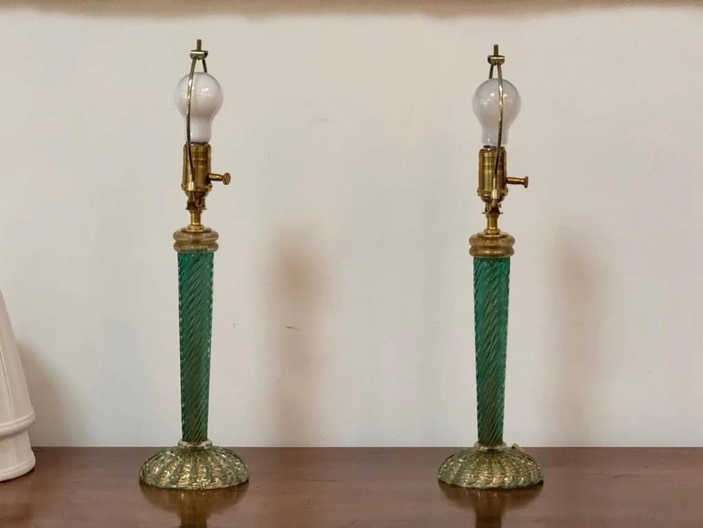 Pareja de lámparas giratorias de Murano verdes y doradas siglo XX en venta