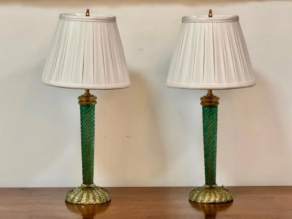 Pareja de lámparas giratorias de Murano verdes y doradas en venta 1