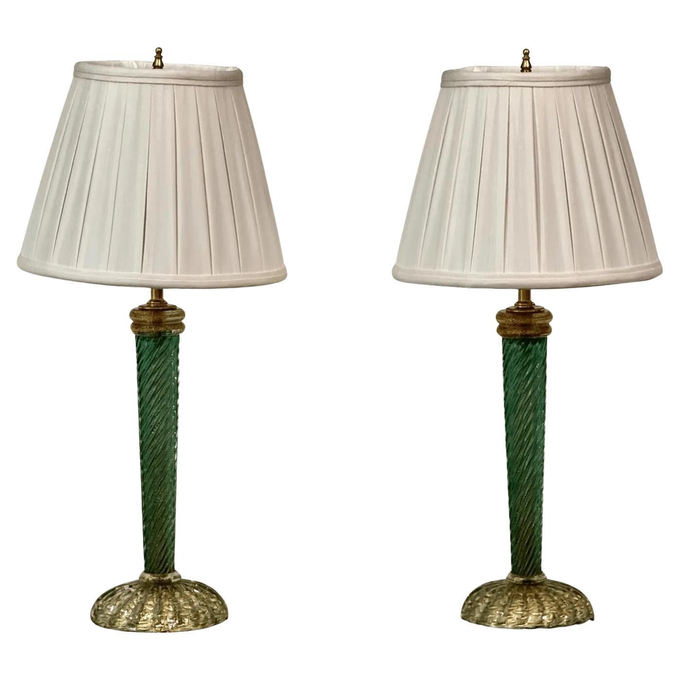 Pareja de lámparas giratorias de Murano verdes y doradas en venta