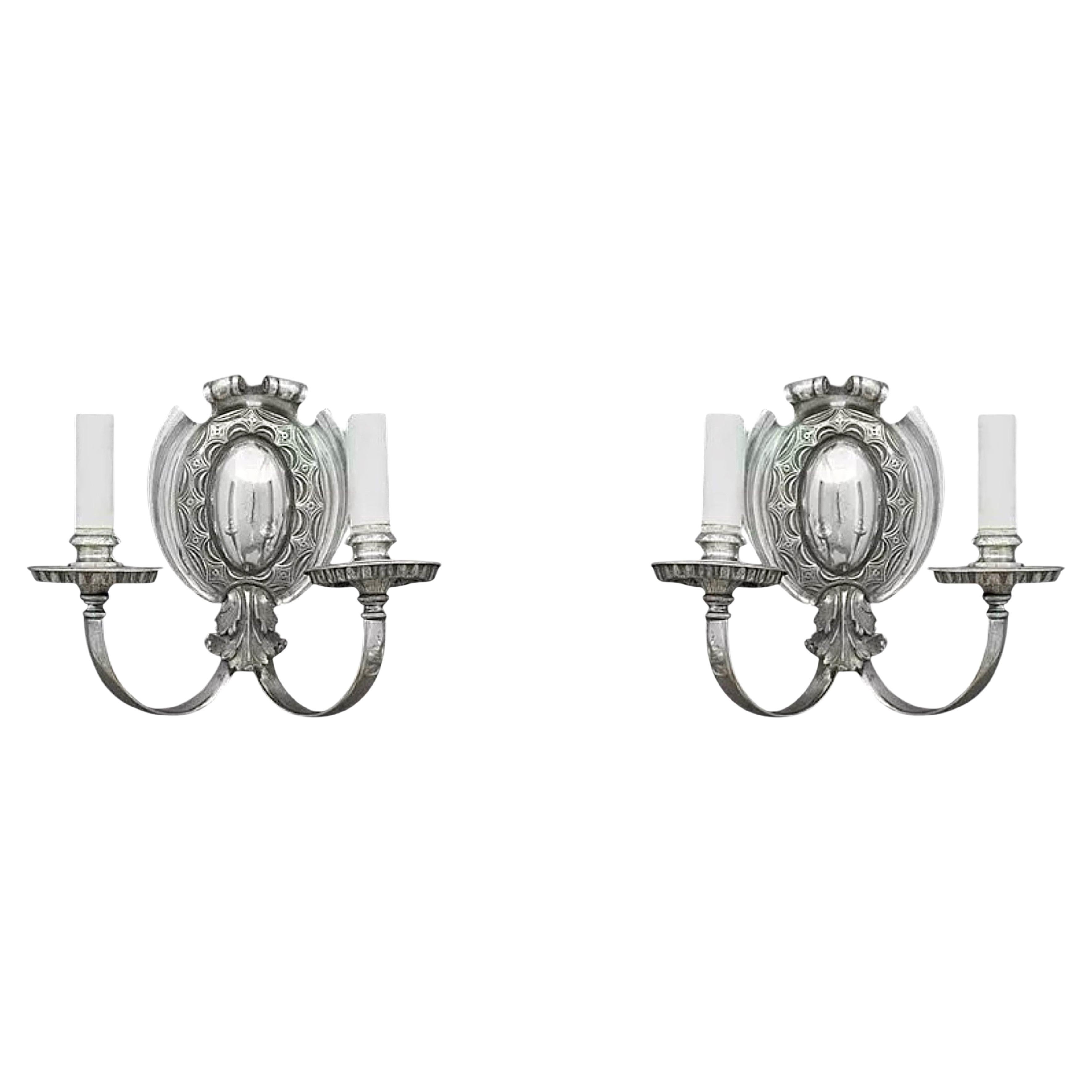 Paar versilberte Wandleuchten mit zwei Lichtern (Sconces)