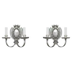 Paar versilberte Wandleuchten mit zwei Lichtern (Sconces)
