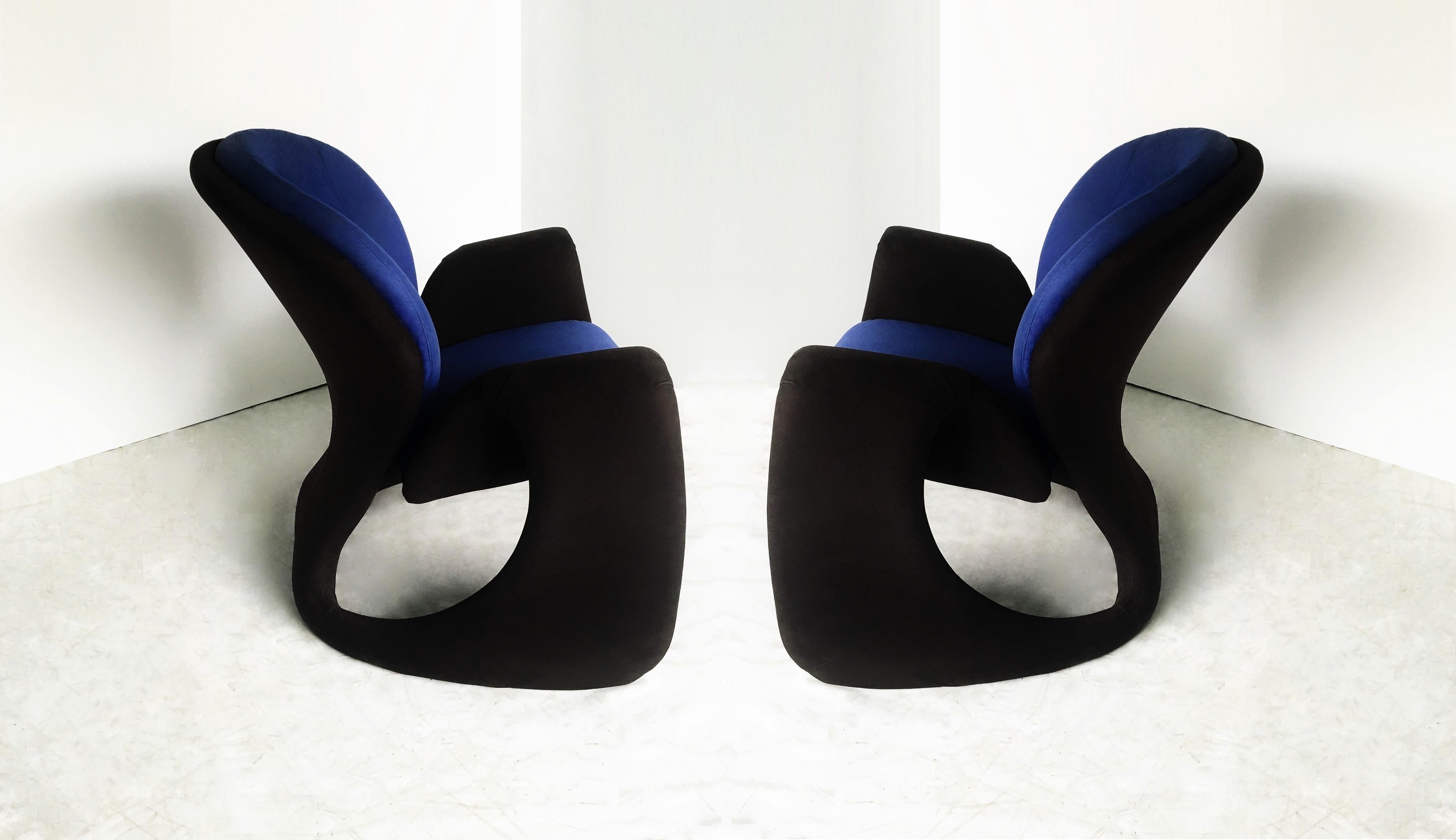 Pair of Two-Tone Modern Cantilever Ribbon Armchairs In Good Condition For Sale In Dallas, TX