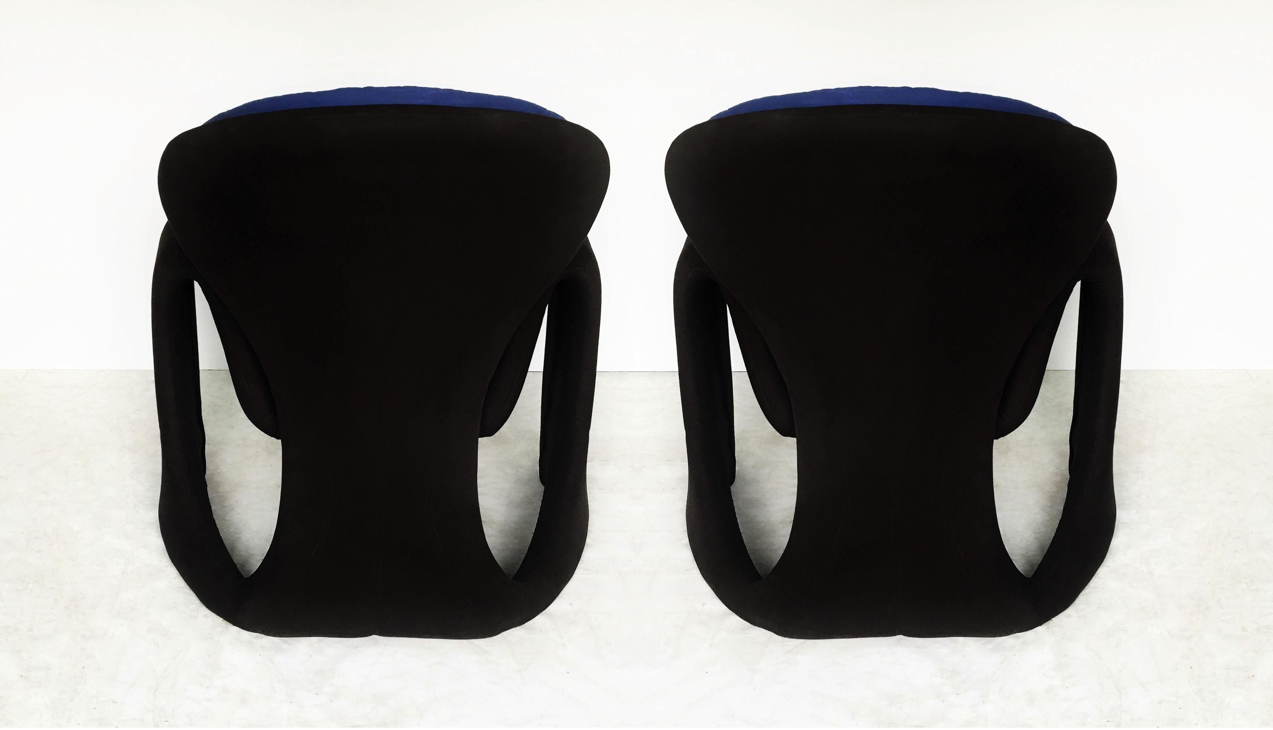 Paire de fauteuils cantilever à ruban bicolores modernes en vente 1
