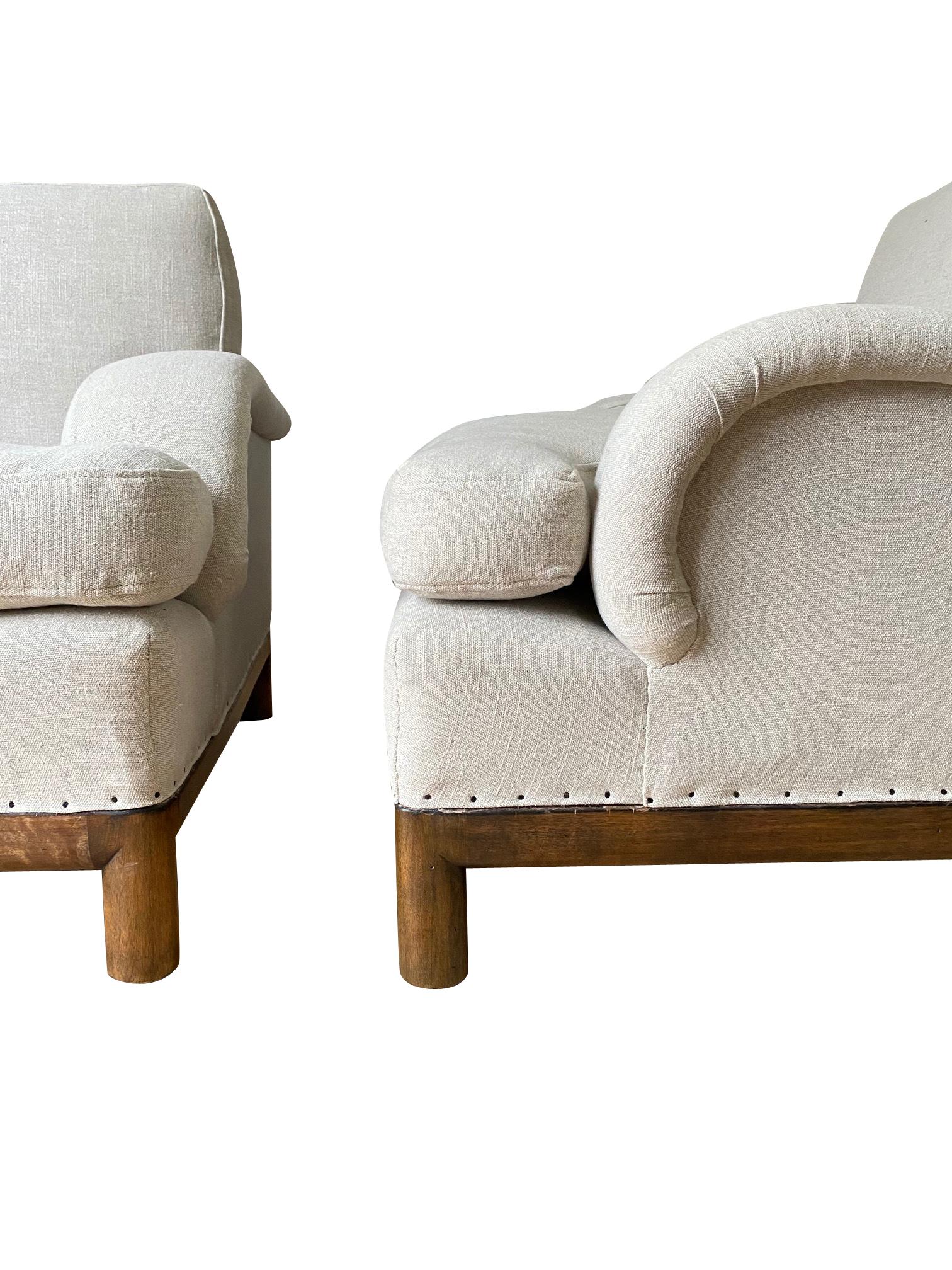 Pair Upholstered Club Chairs Attributed to Robsjohn - Gibbing, England, 1940s In Good Condition In New York, NY