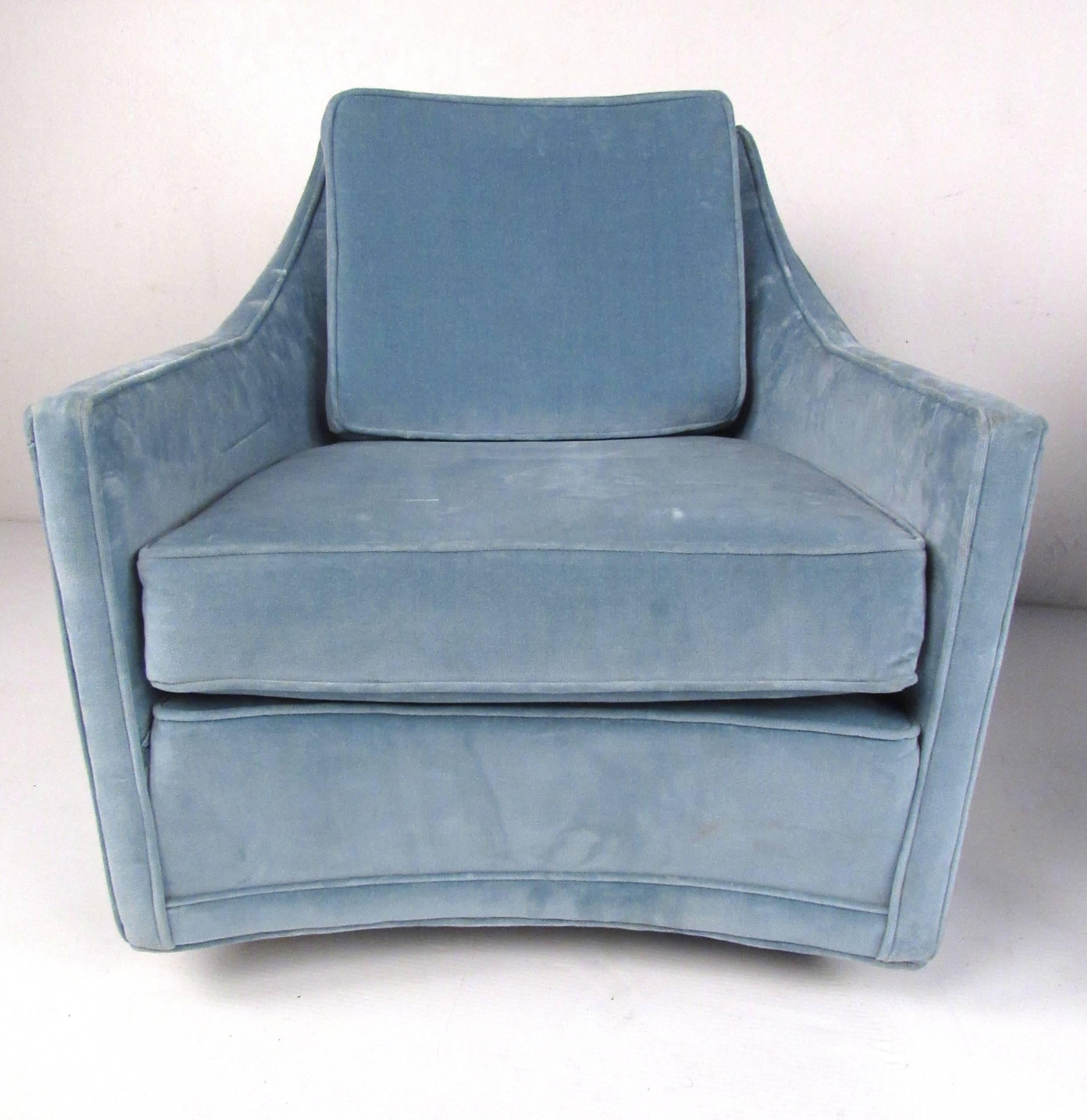 upholstered club chair with casters