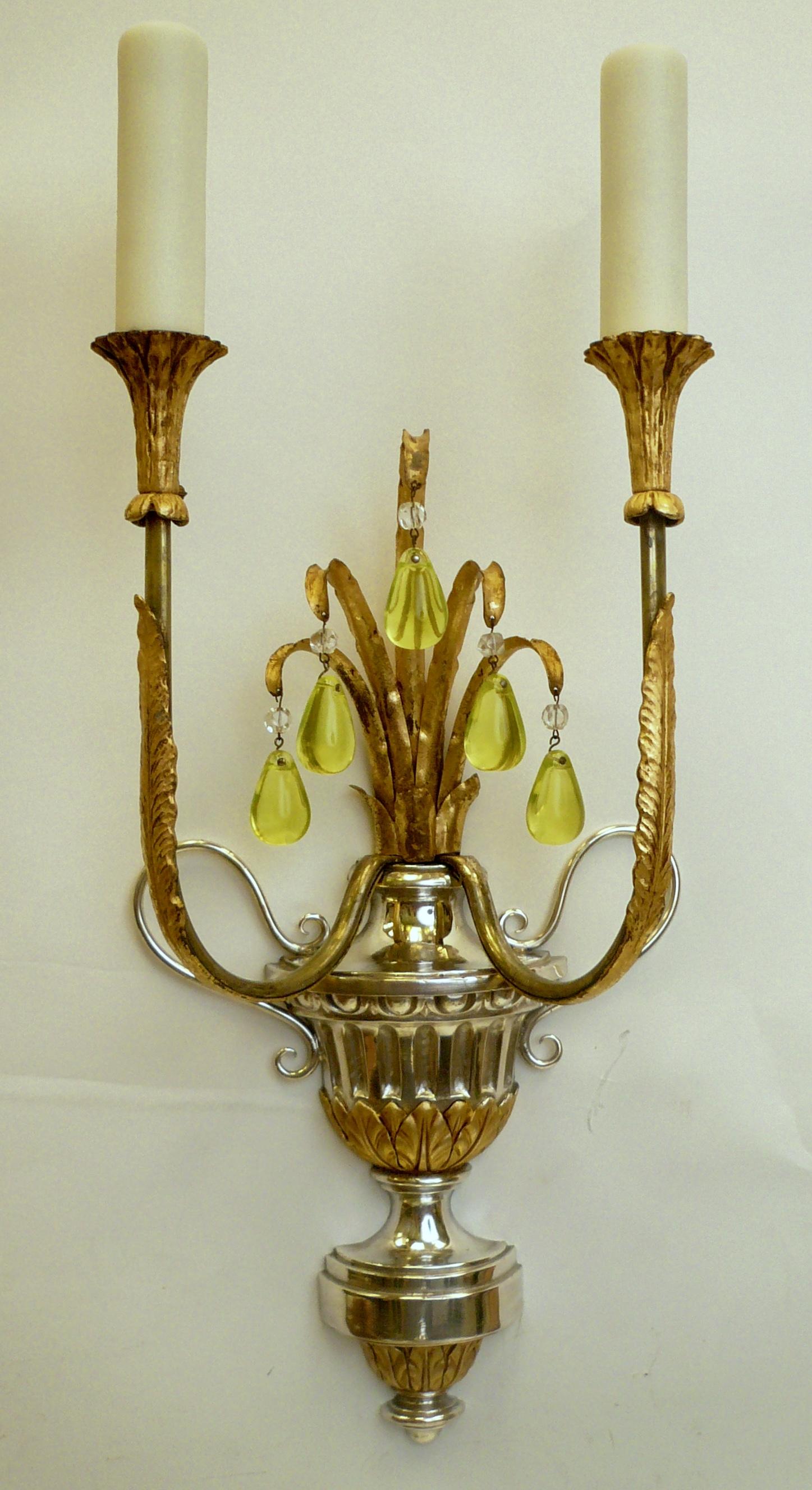 Paire d’appliques à deux lumières en forme d’urne d’E. F. Caldwell 2